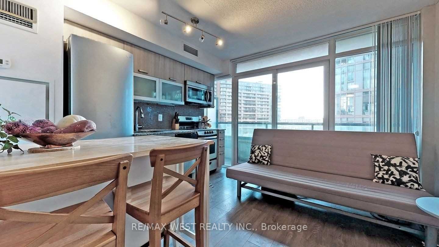 36 Lisgar Street 720, Toronto, ON M6J 0C7 photo 4