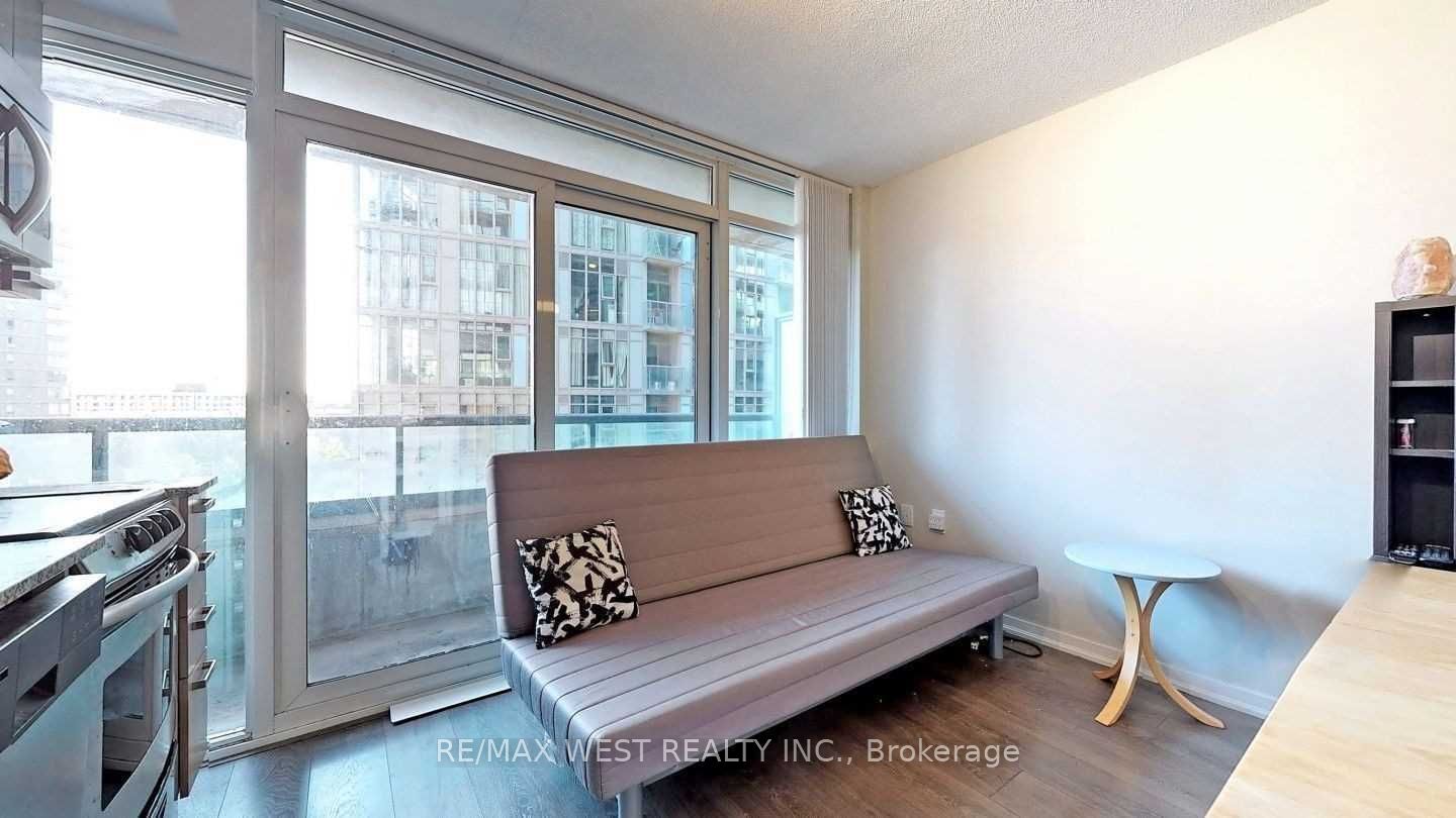 36 Lisgar Street 720, Toronto, ON M6J 0C7 photo 5