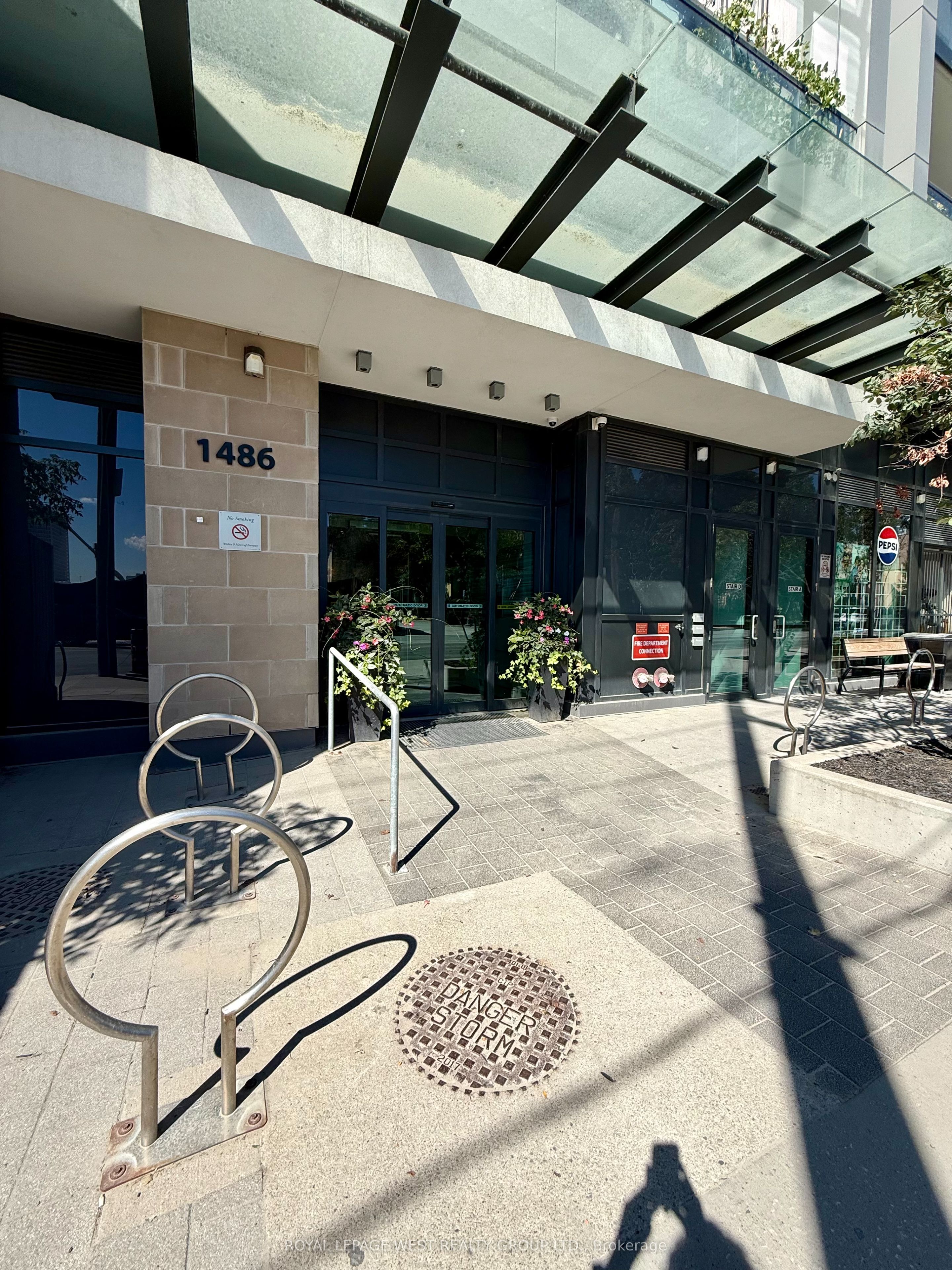1486 Bathurst Street 403, Toronto, ON M5P 3G9 photo 2