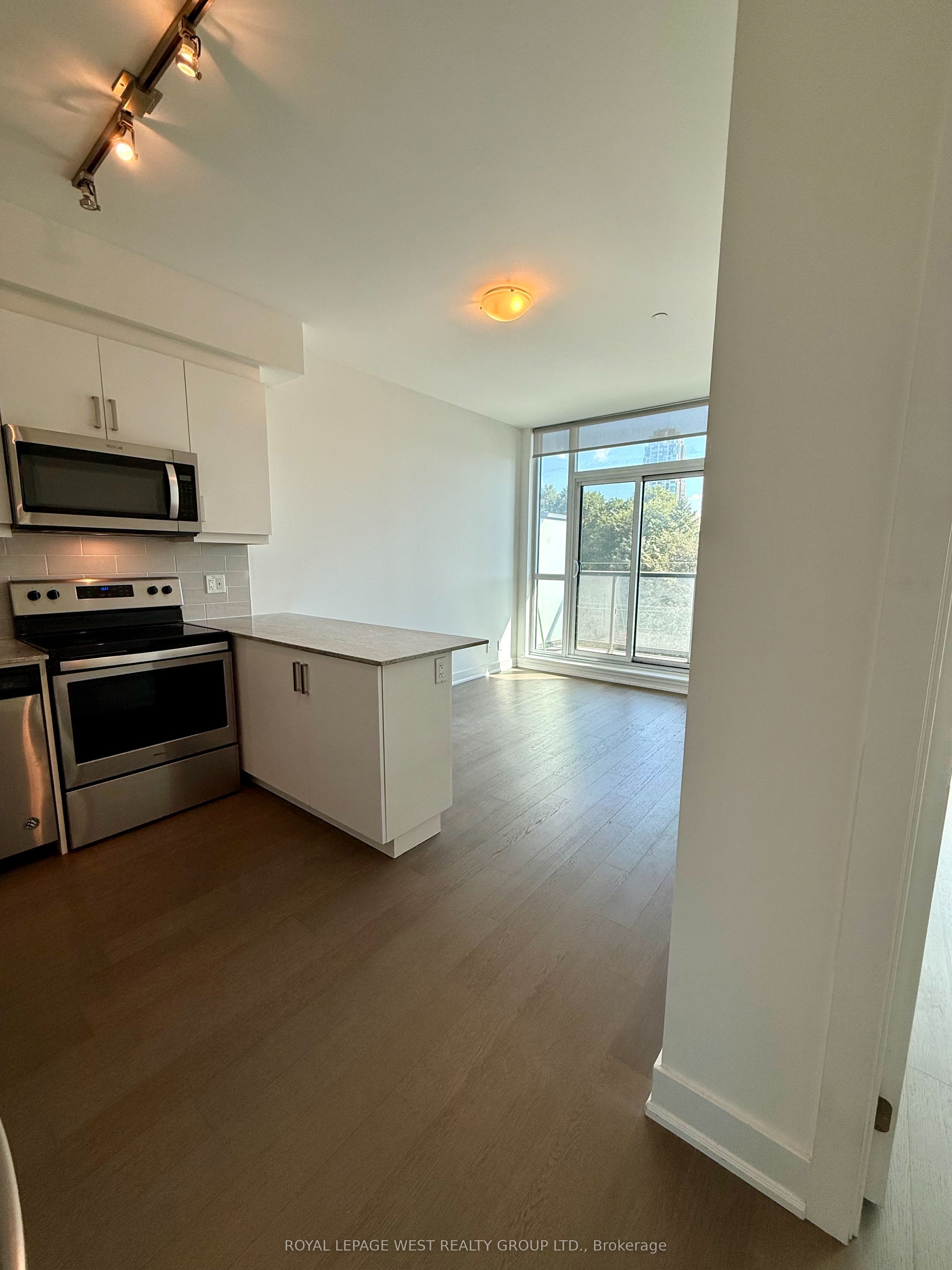 1486 Bathurst Street 403, Toronto, ON M5P 3G9 photo 3
