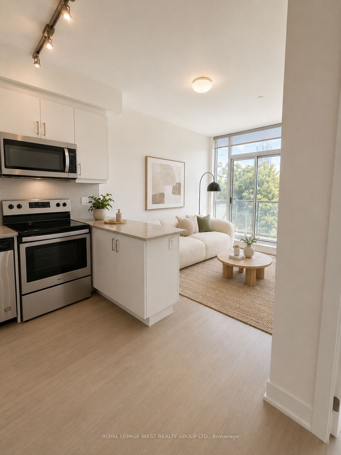 1486 Bathurst Street 403, Toronto, ON M5P 3G9 photo 4