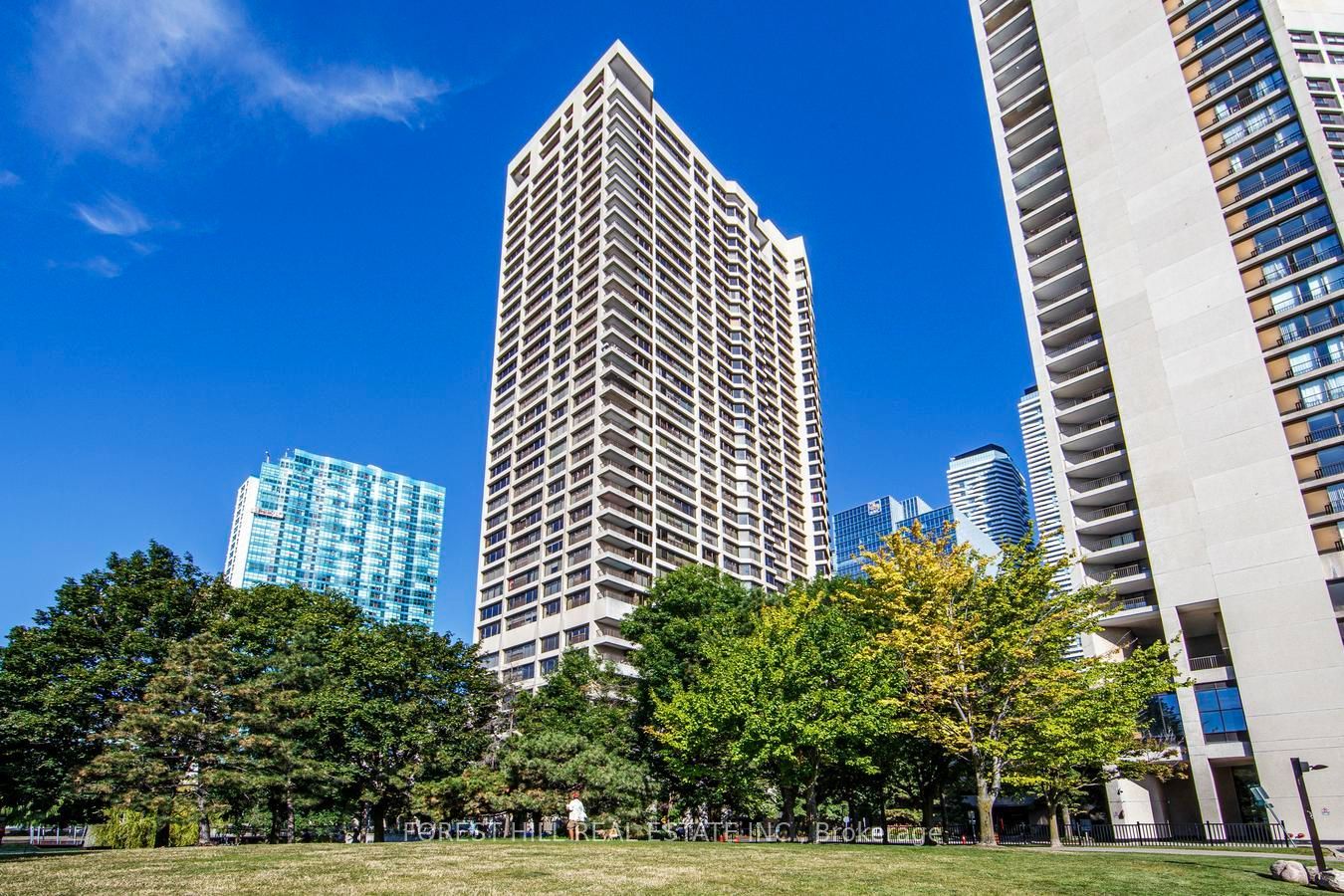 65 Harbour Square 1707, Toronto, ON M5J 2L4