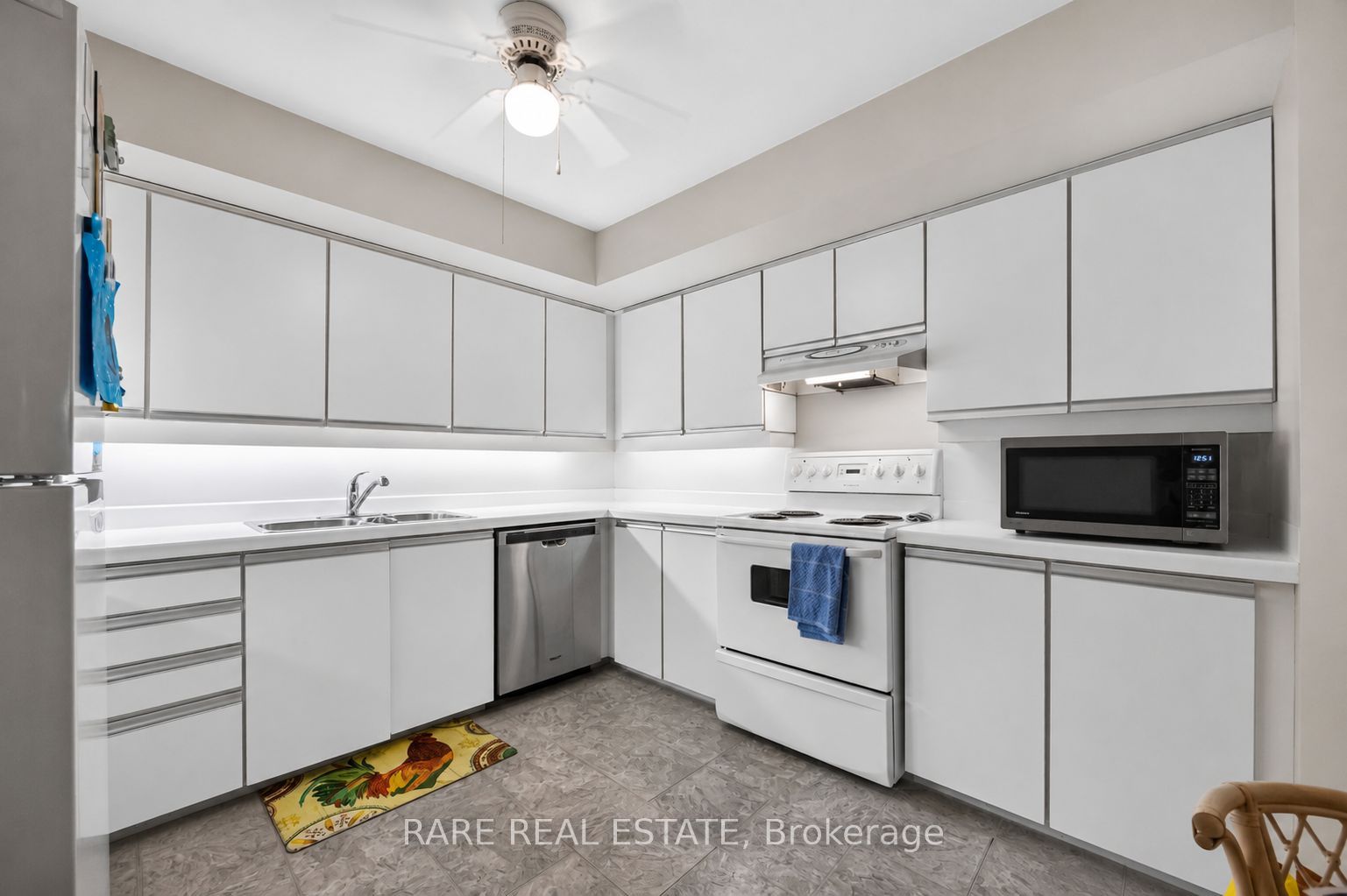 1177 Yonge Street 412, Toronto, ON M4T 2Y4 photo 3