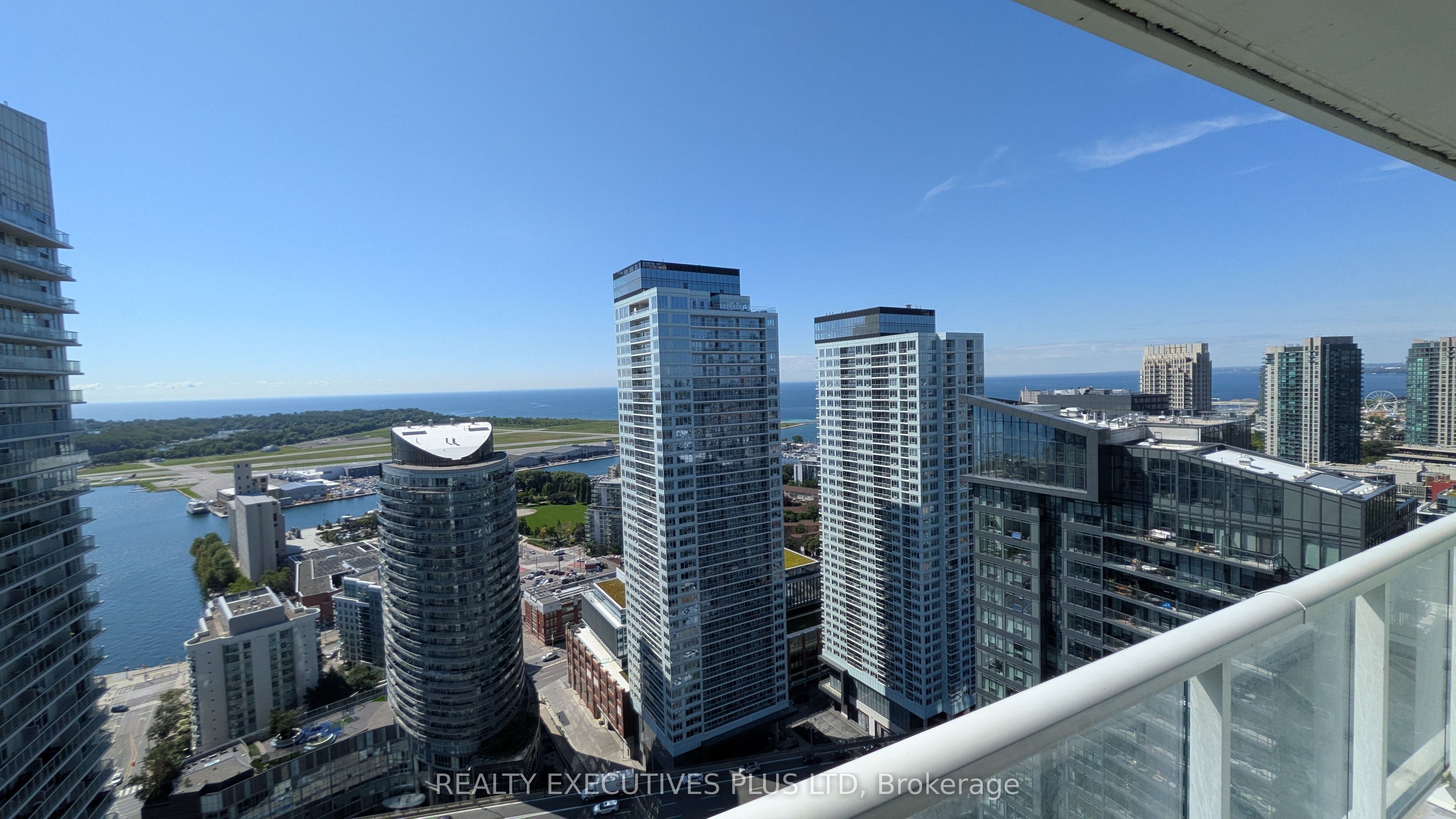 85 Queens Wharf Road 4002, Toronto, ON M5V 0J9