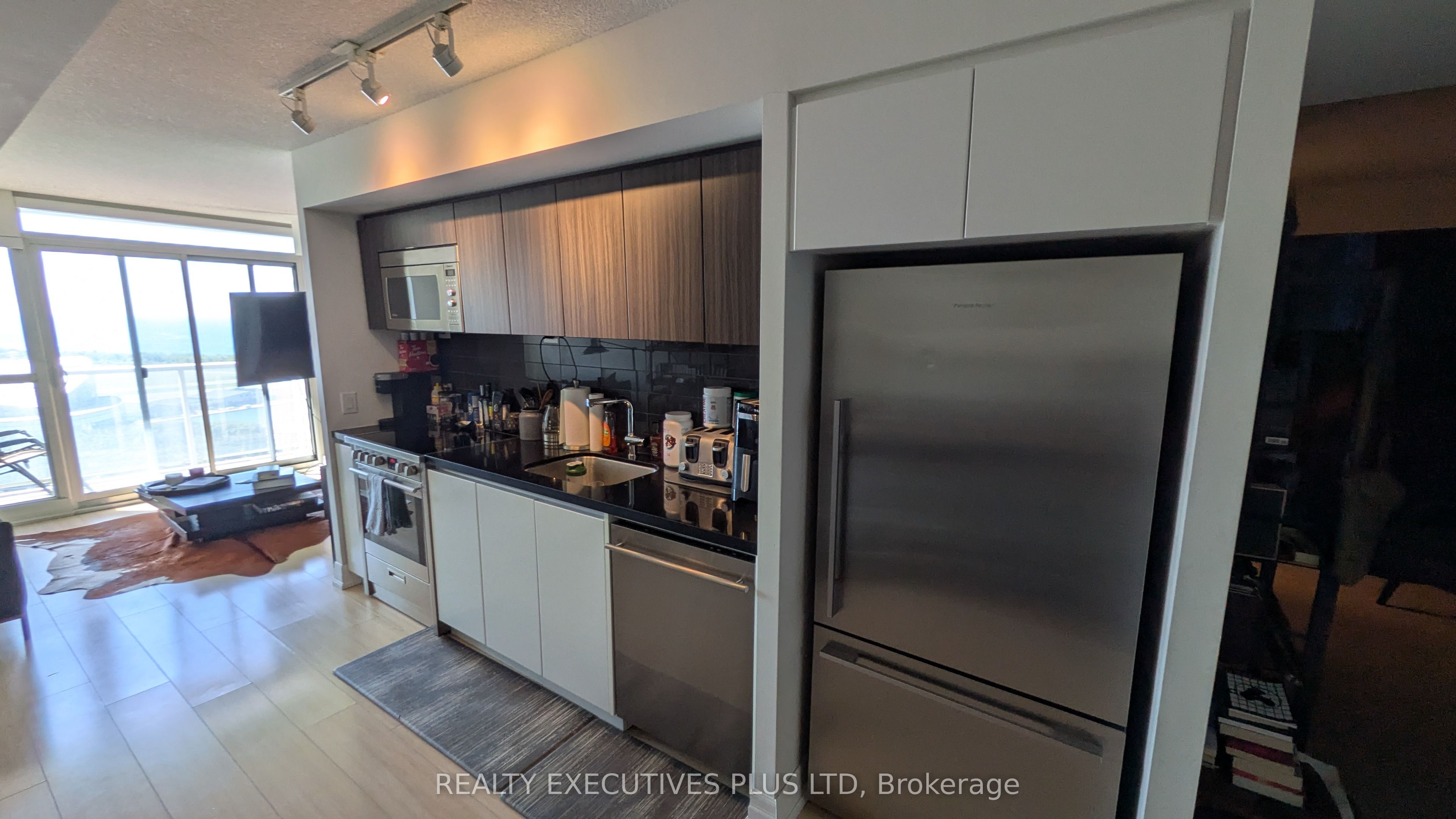 85 Queens Wharf Road 4002, Toronto, ON M5V 0J9 photo 5