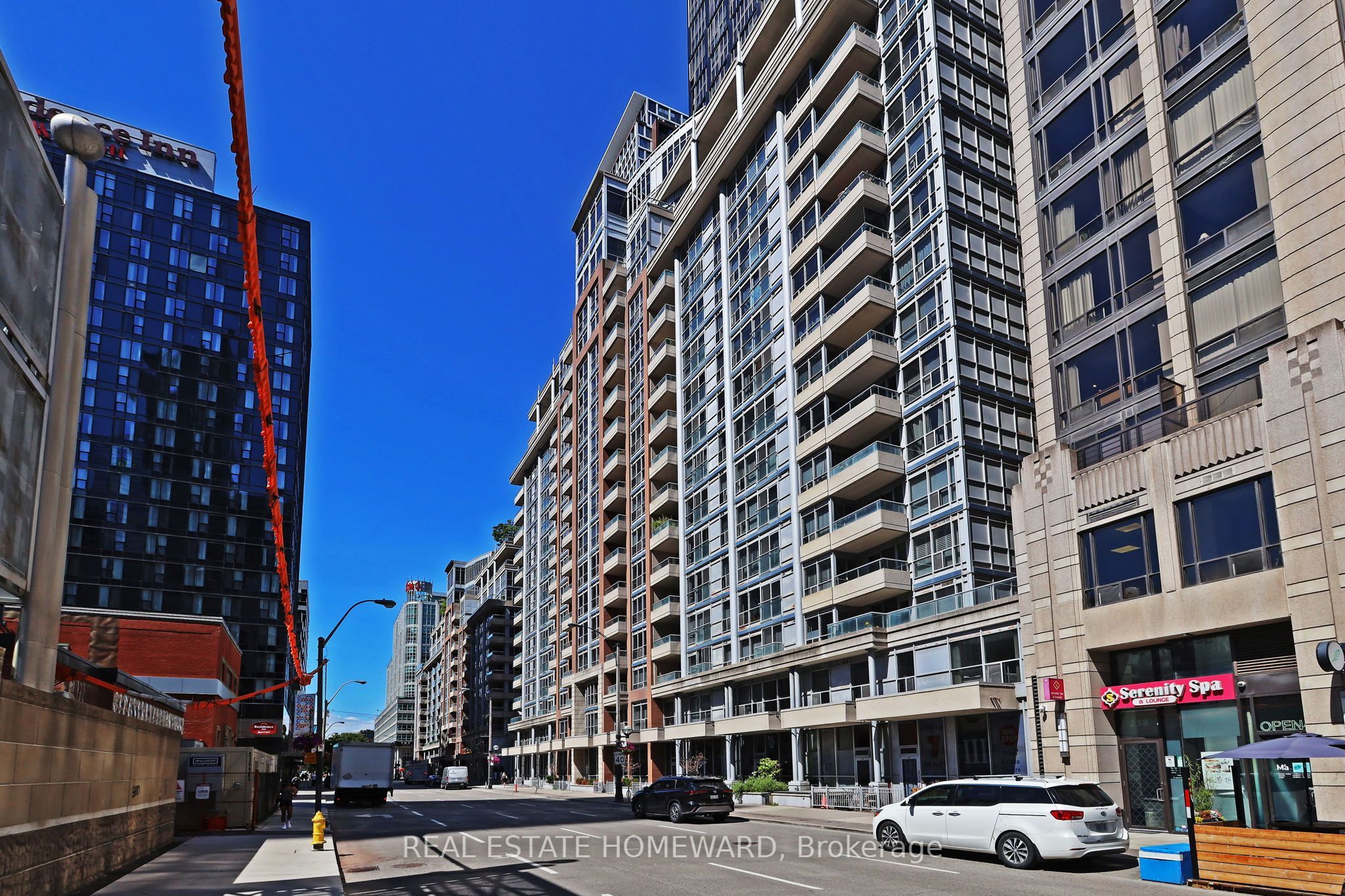 250 Wellington Street W PH31, Toronto, ON M5V 3P6 photo 2