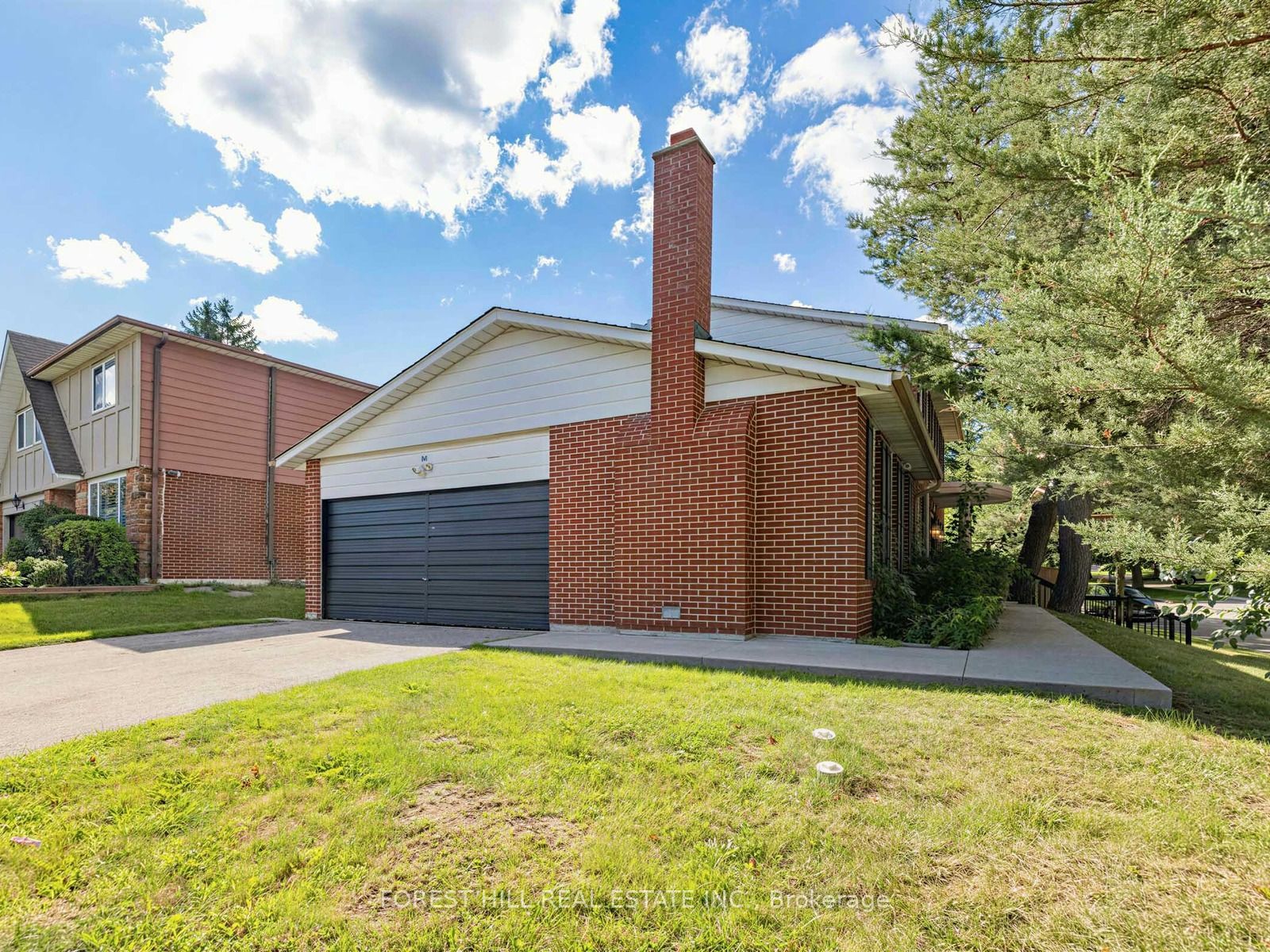 1 Ames Circle, Toronto, ON M3B 3B9 photo 4