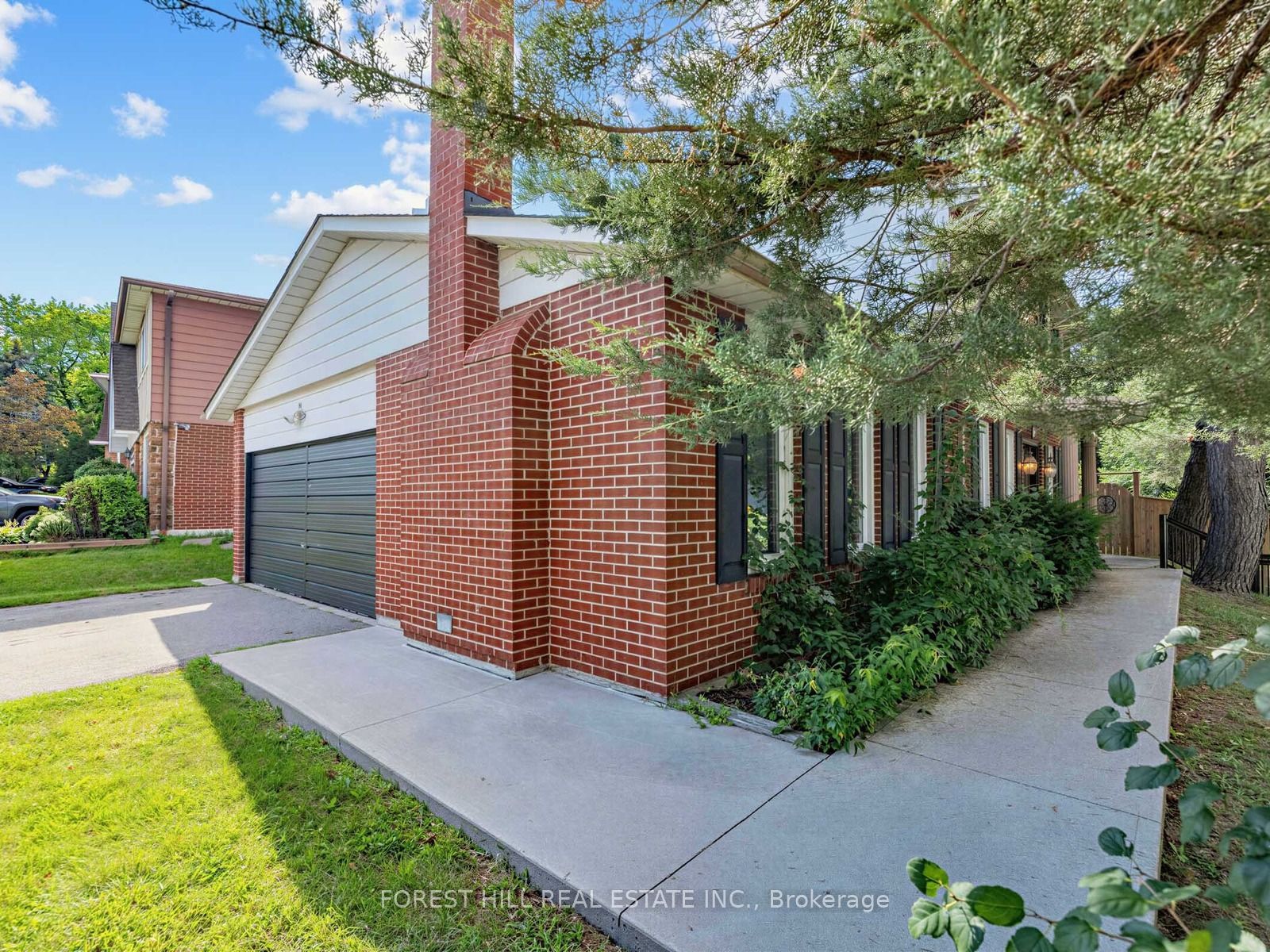 1 Ames Circle, Toronto, ON M3B 3B9 photo 5