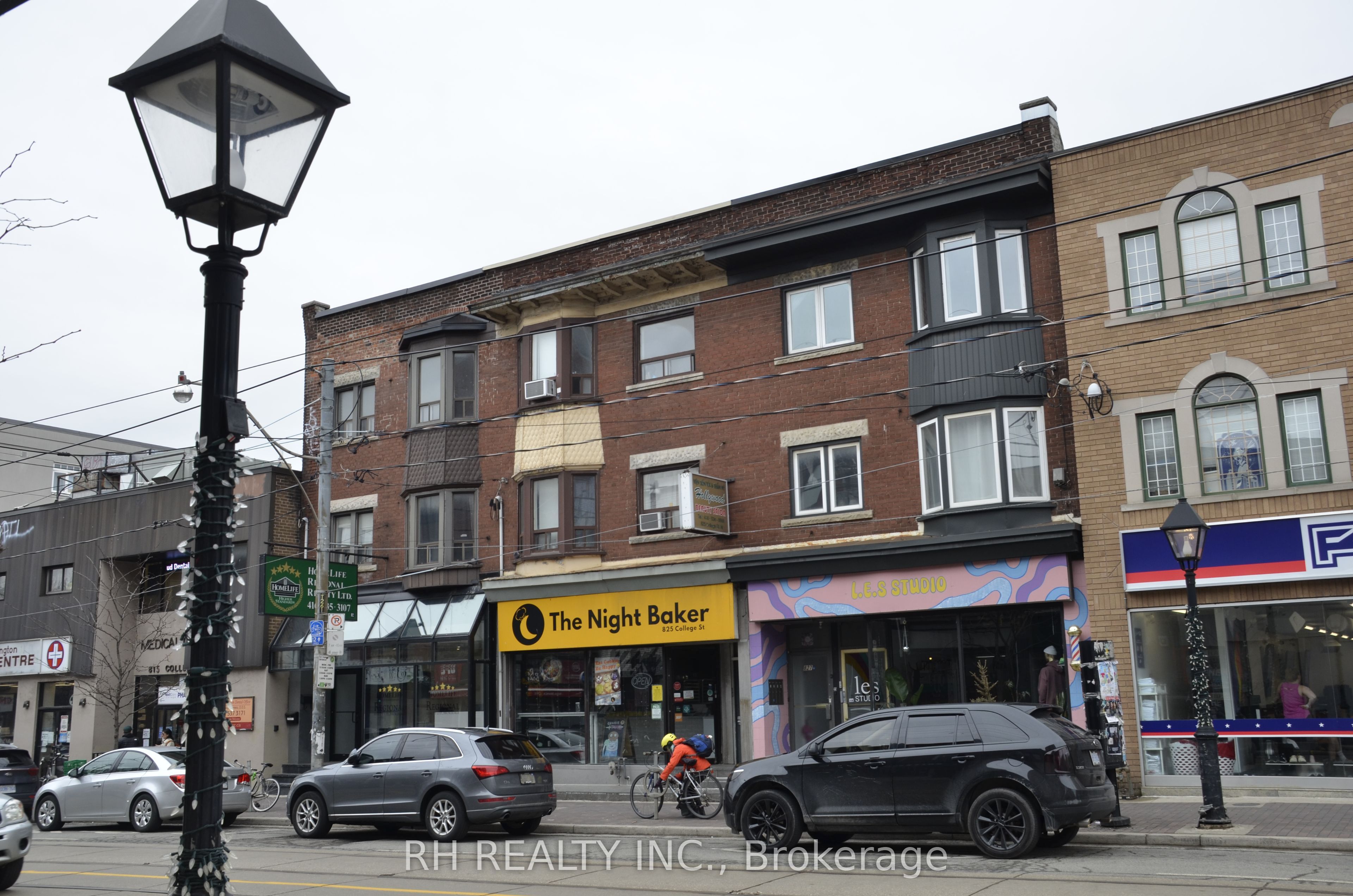 825 College Street 2ndfl, Toronto, ON M6G 1C9