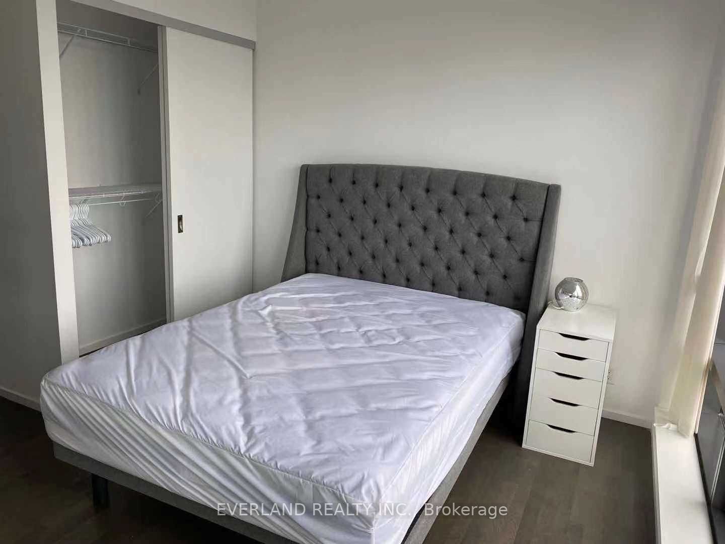 5 St Joseph Street 3810, Toronto, ON M4Y 1J6 photo 2
