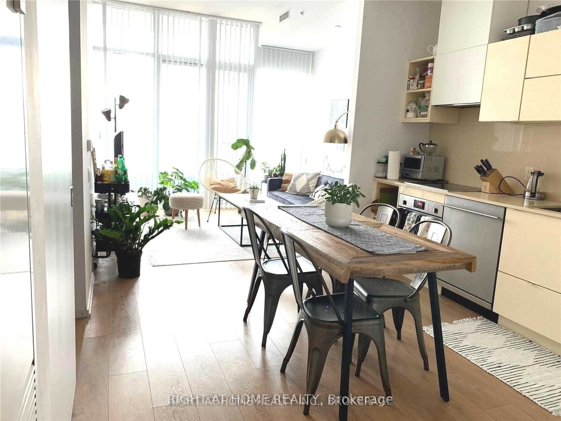 125 Peter Street 504, Toronto, ON M5V 0M2 photo 3