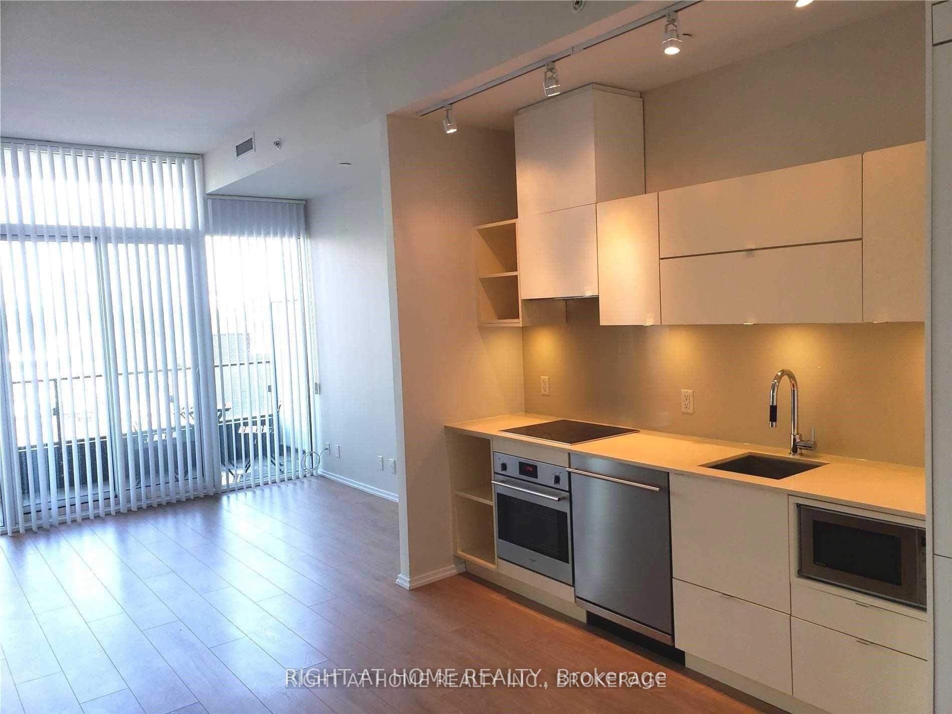 125 Peter Street 504, Toronto, ON M5V 0M2 photo 4