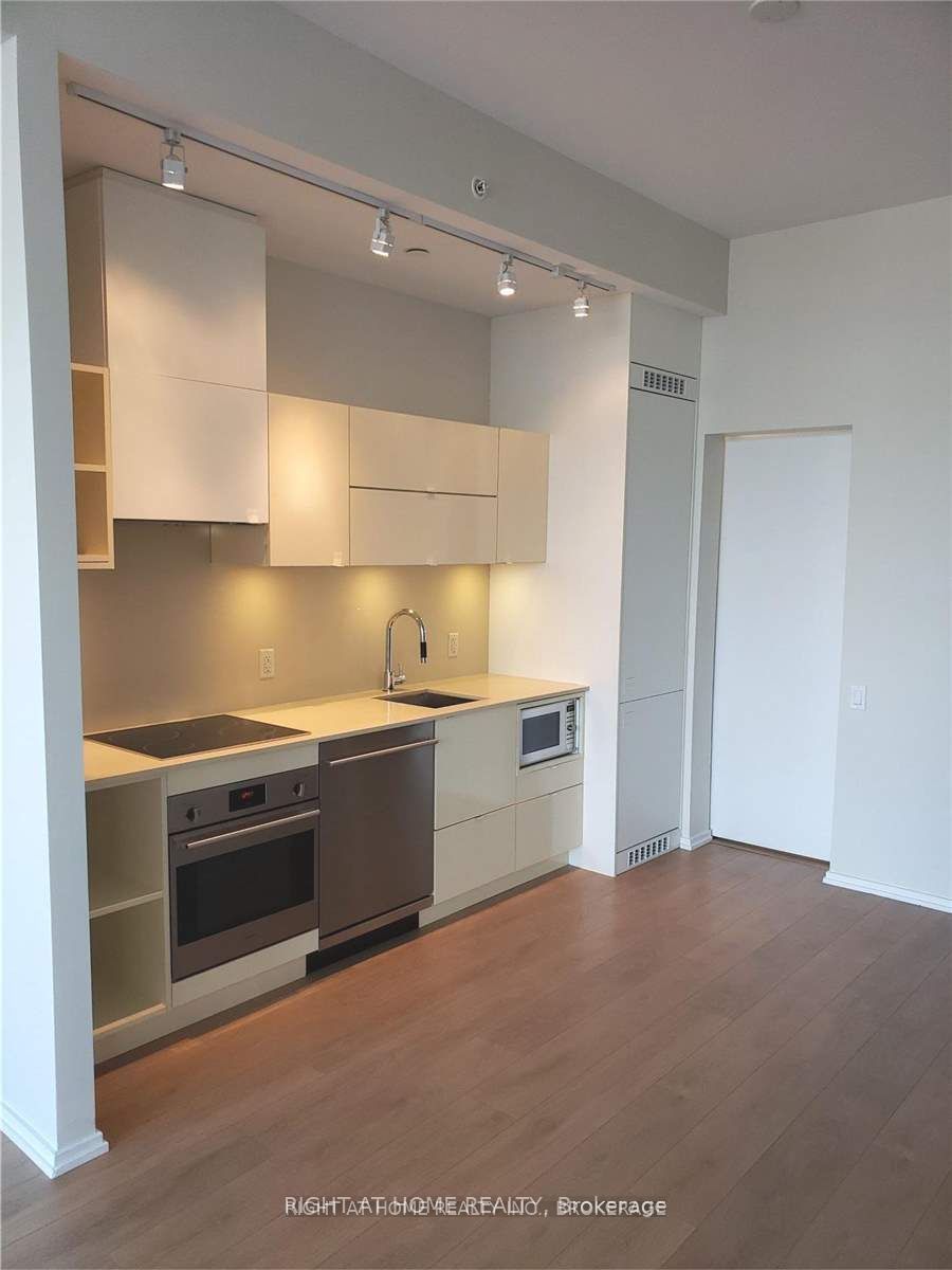 125 Peter Street 504, Toronto, ON M5V 0M2 photo 5