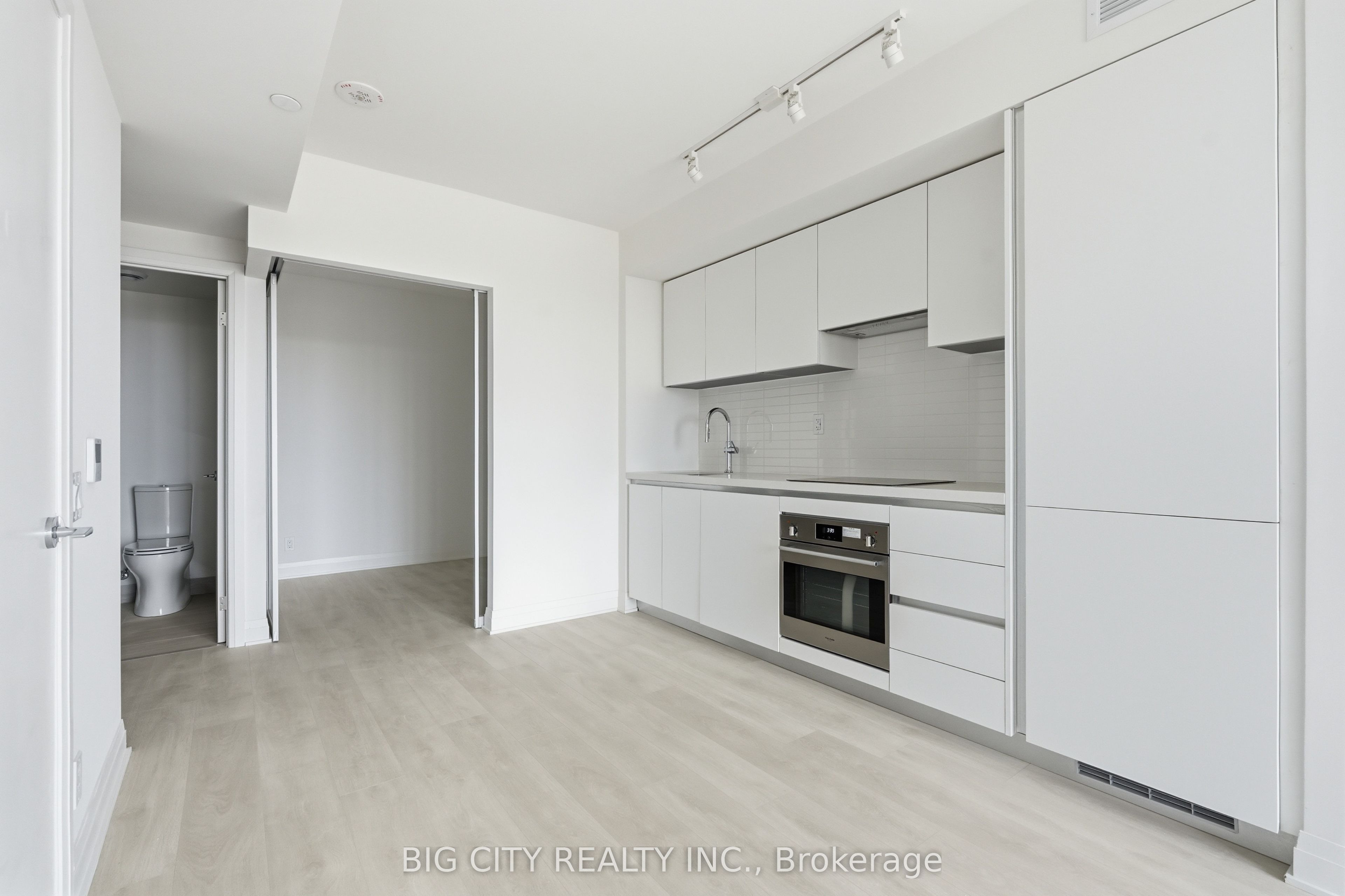 25 Frederick Todd Way 1501, Toronto, ON M4G 0E8 photo 5