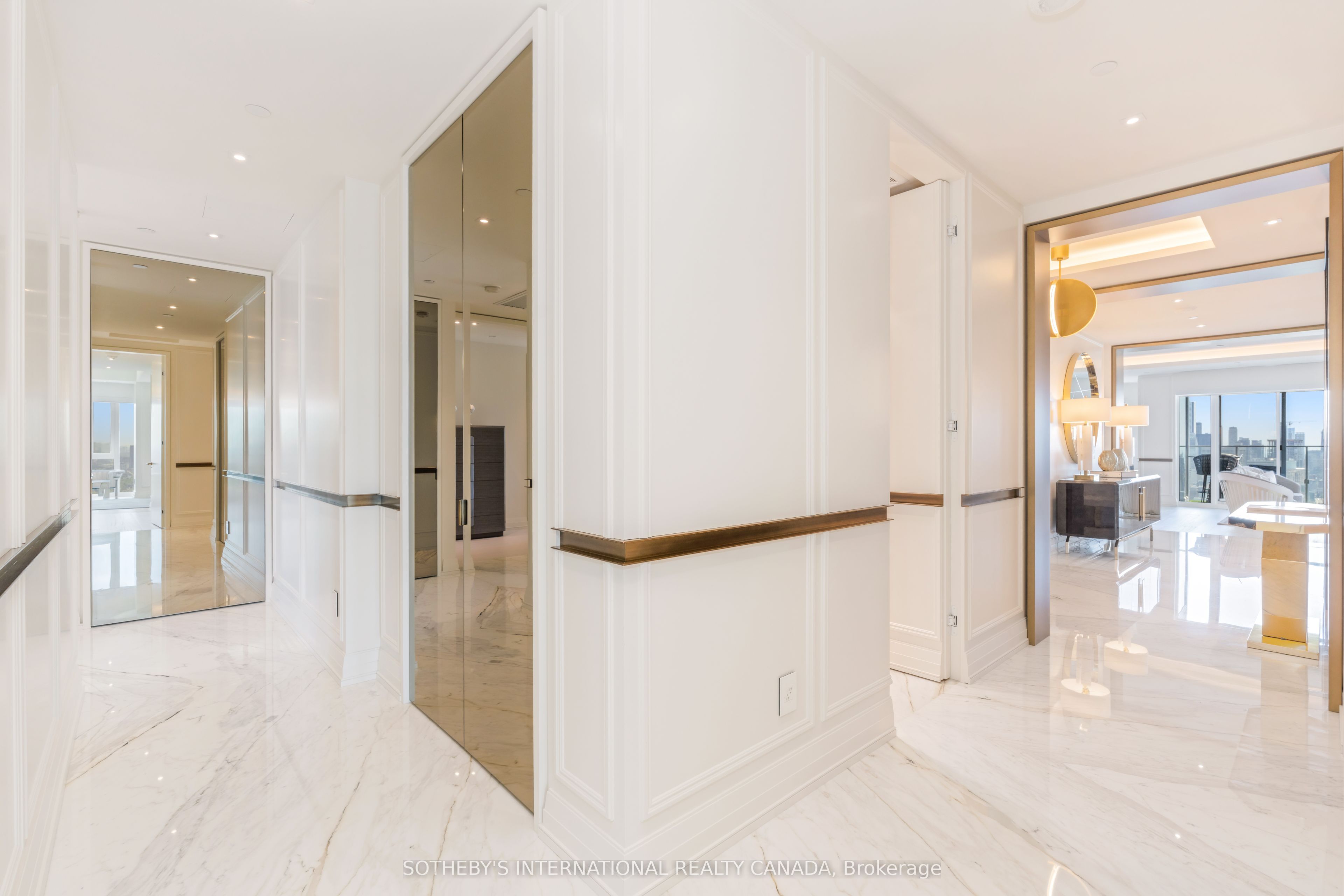 200 Cumberland Street 3802, Toronto, ON M5R 0B7 photo 2