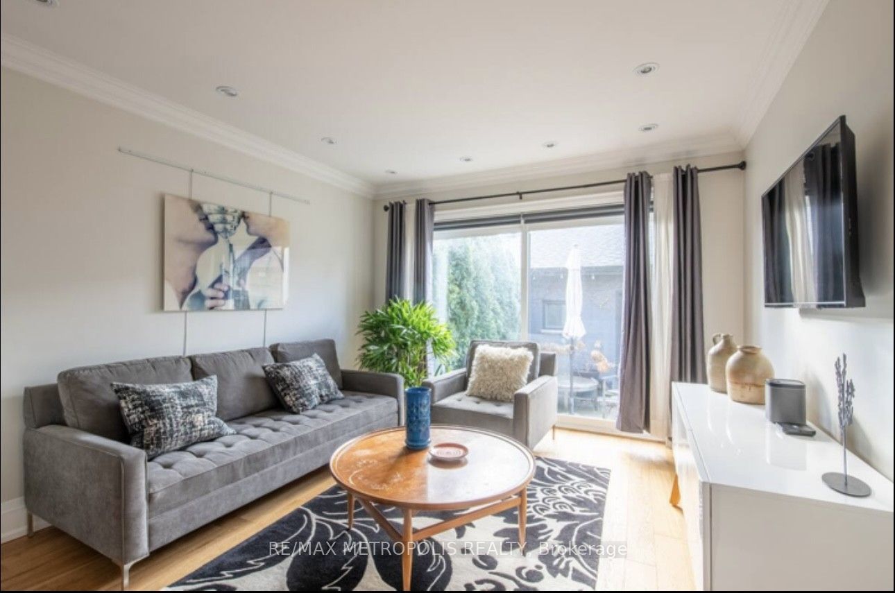 72 Grace Street Main Floor, Toronto, ON M6J 2S2 photo 3