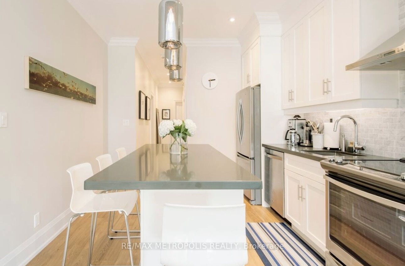 72 Grace Street Main Floor, Toronto, ON M6J 2S2 photo 4