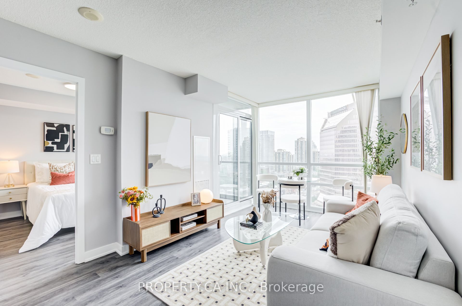 5740 Yonge Street 1701, Toronto, ON M2M 0B1 photo 2