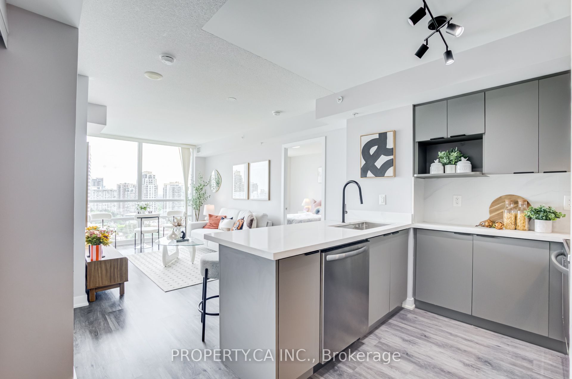 5740 Yonge Street 1701, Toronto, ON M2M 0B1 photo 5