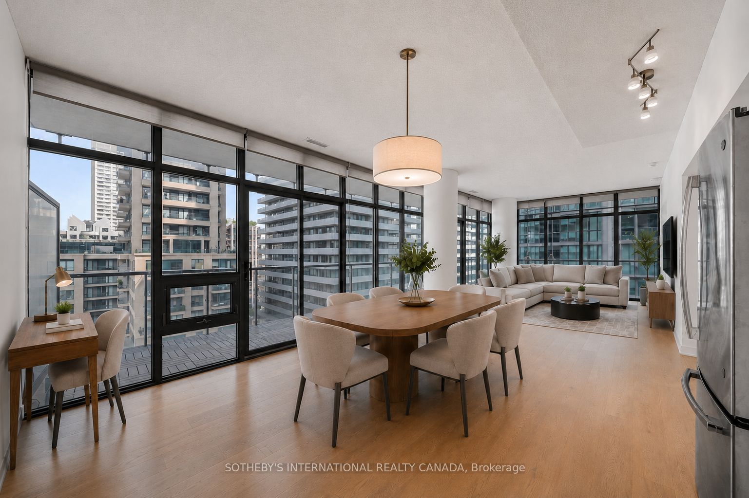 33 Charles Street E 1611, Toronto, ON M4Y 0A2