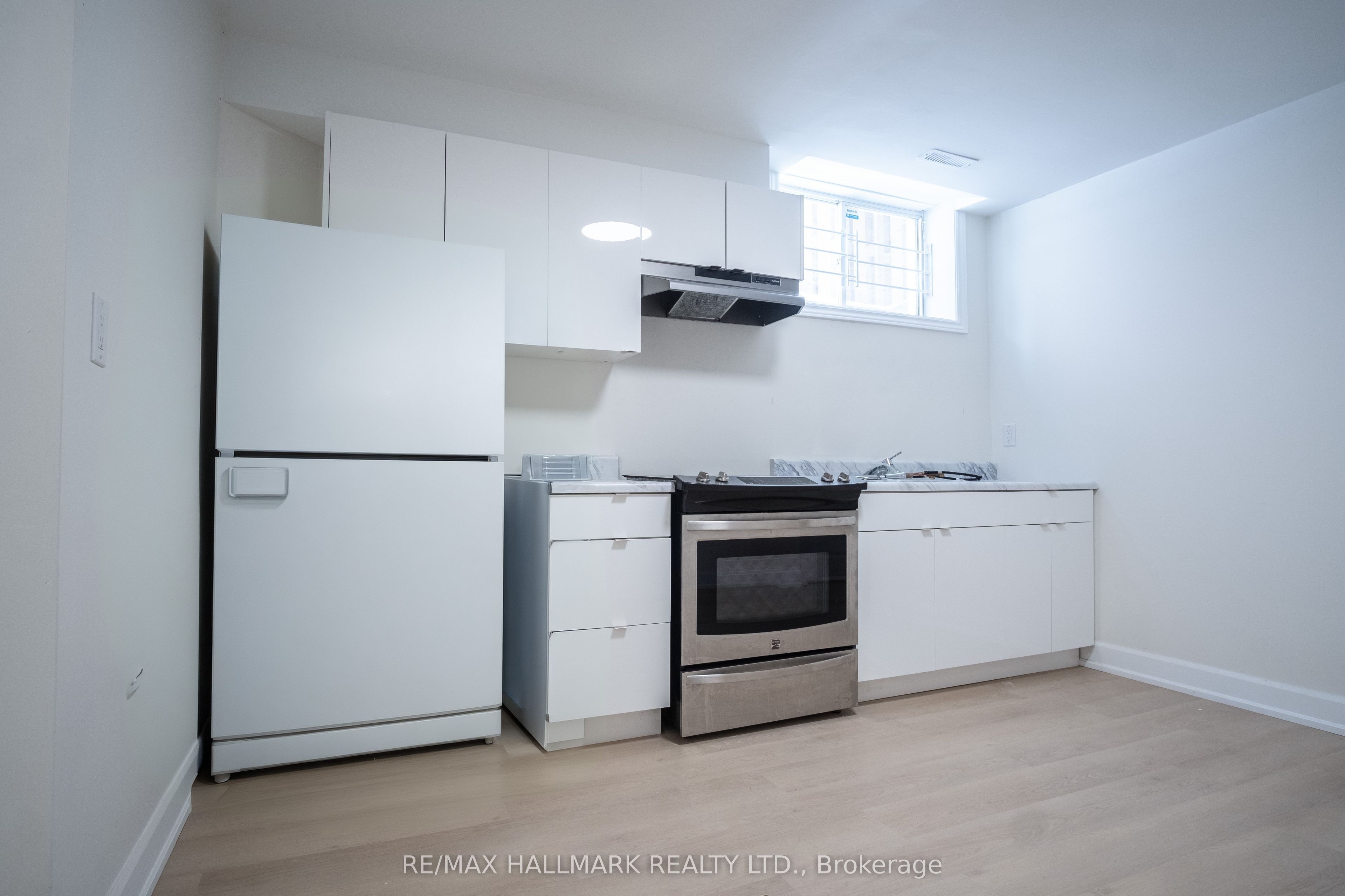 118 Fairholme Avenue Basement 1, Toronto, ON M6B 2W9 photo 3