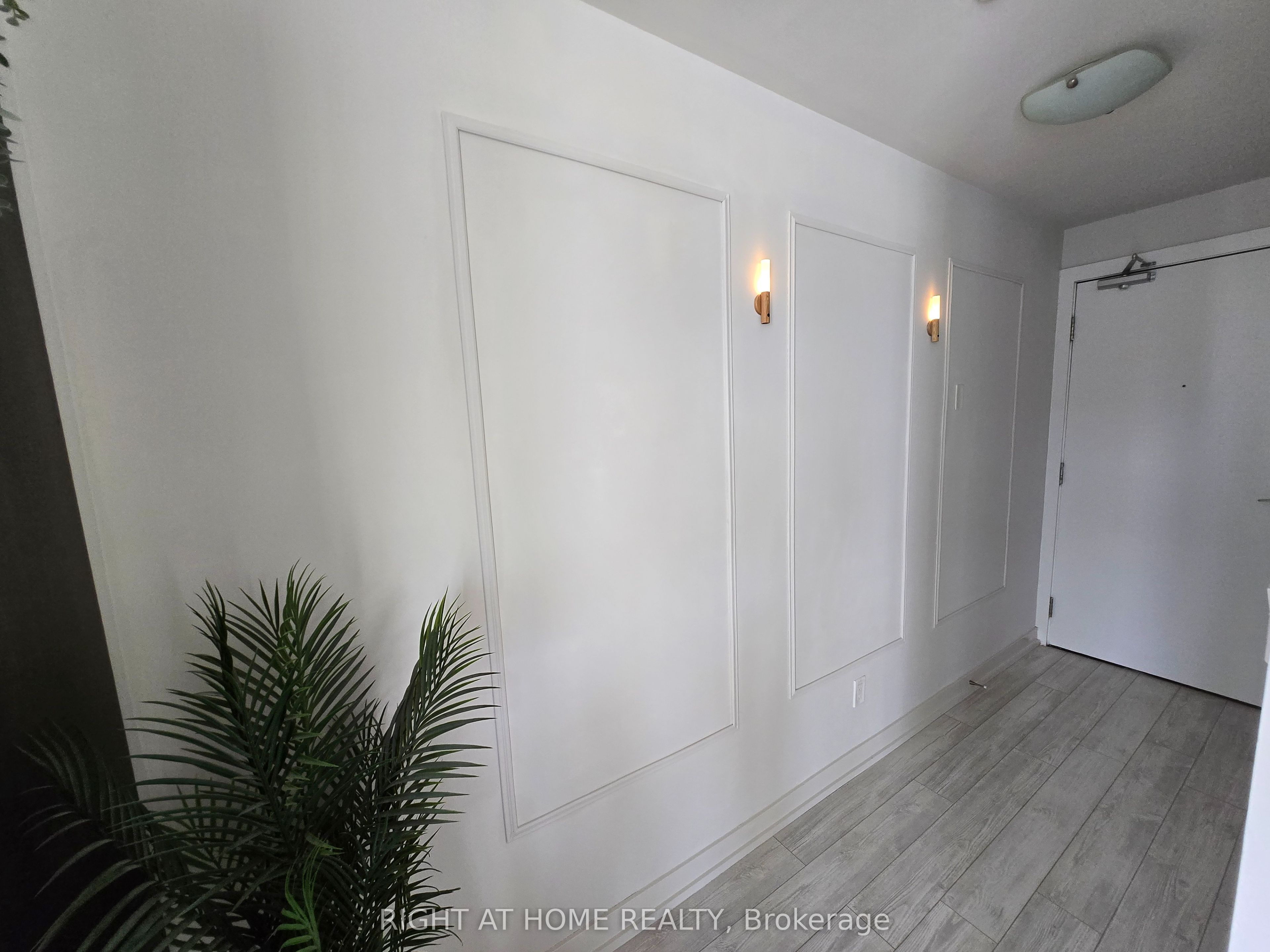 20 Bruyeres Mews 903, Toronto, ON M5V 0G8 photo 2