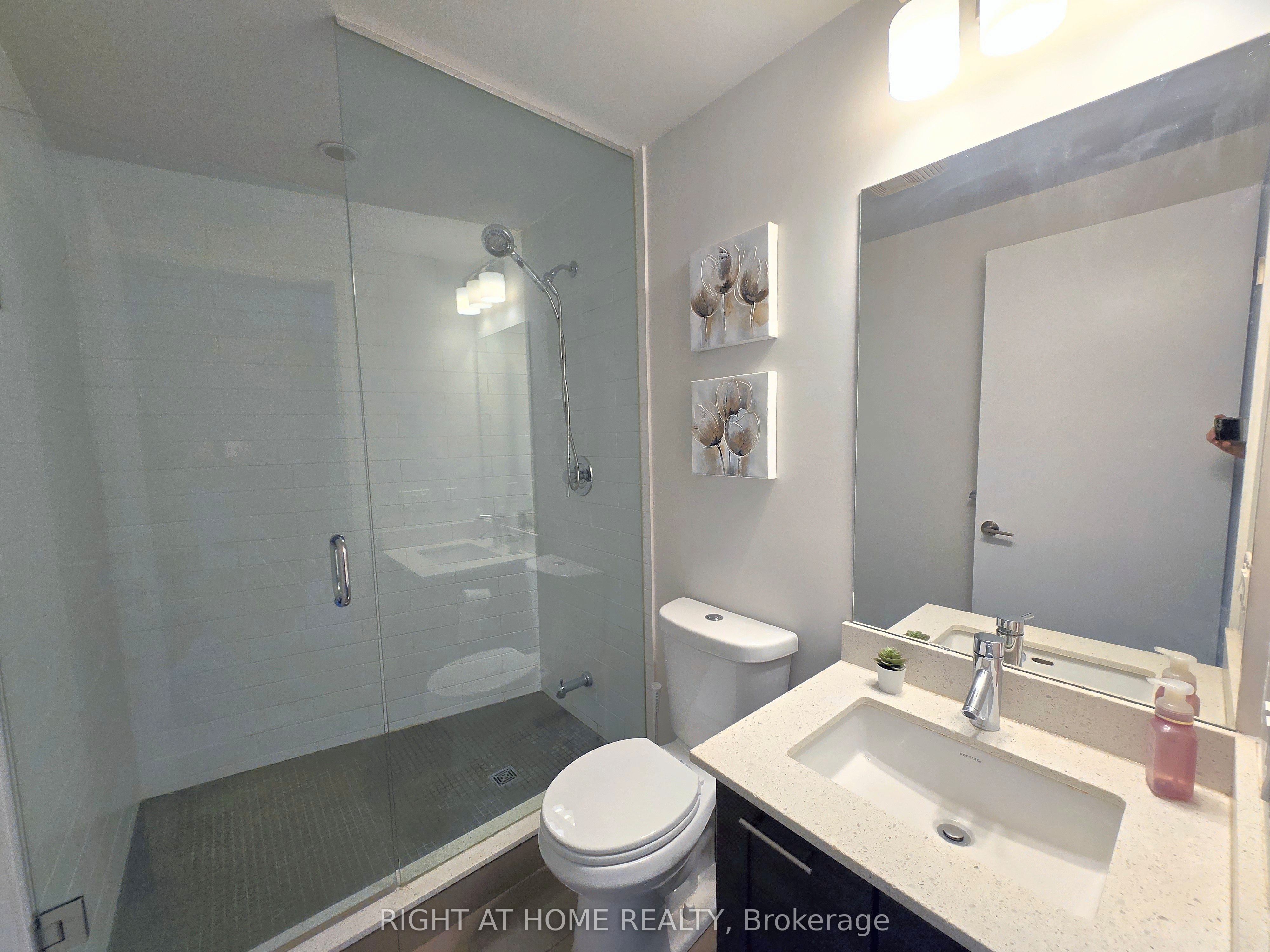 20 Bruyeres Mews 903, Toronto, ON M5V 0G8 photo 3