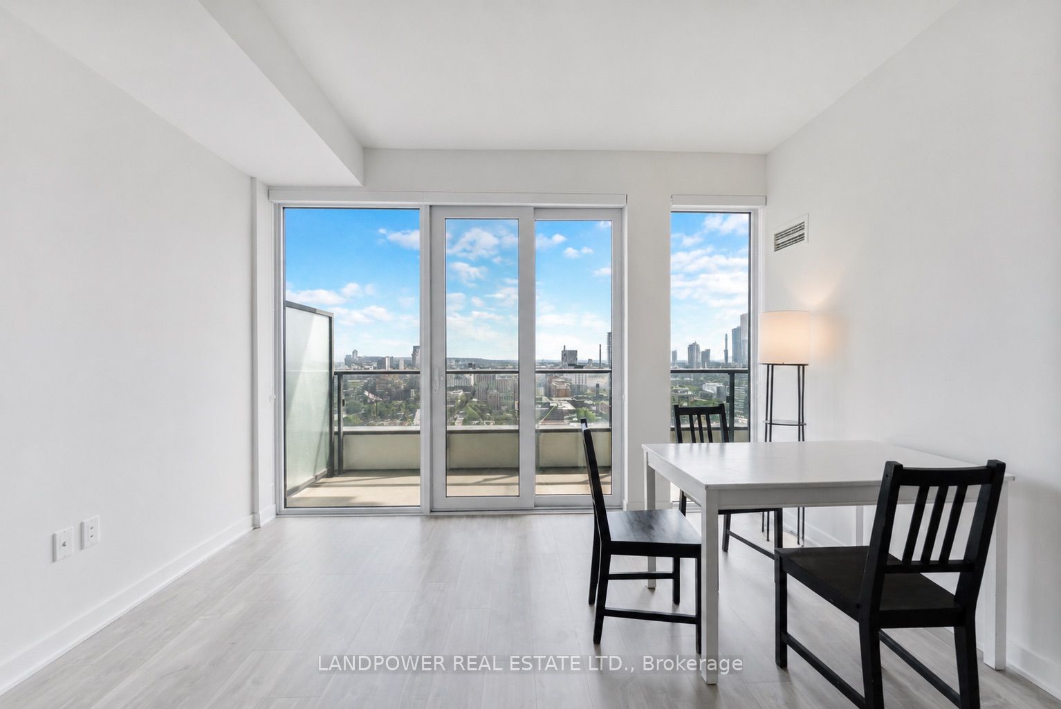 70 Princess Street 2207, Toronto, ON M5A 0X6