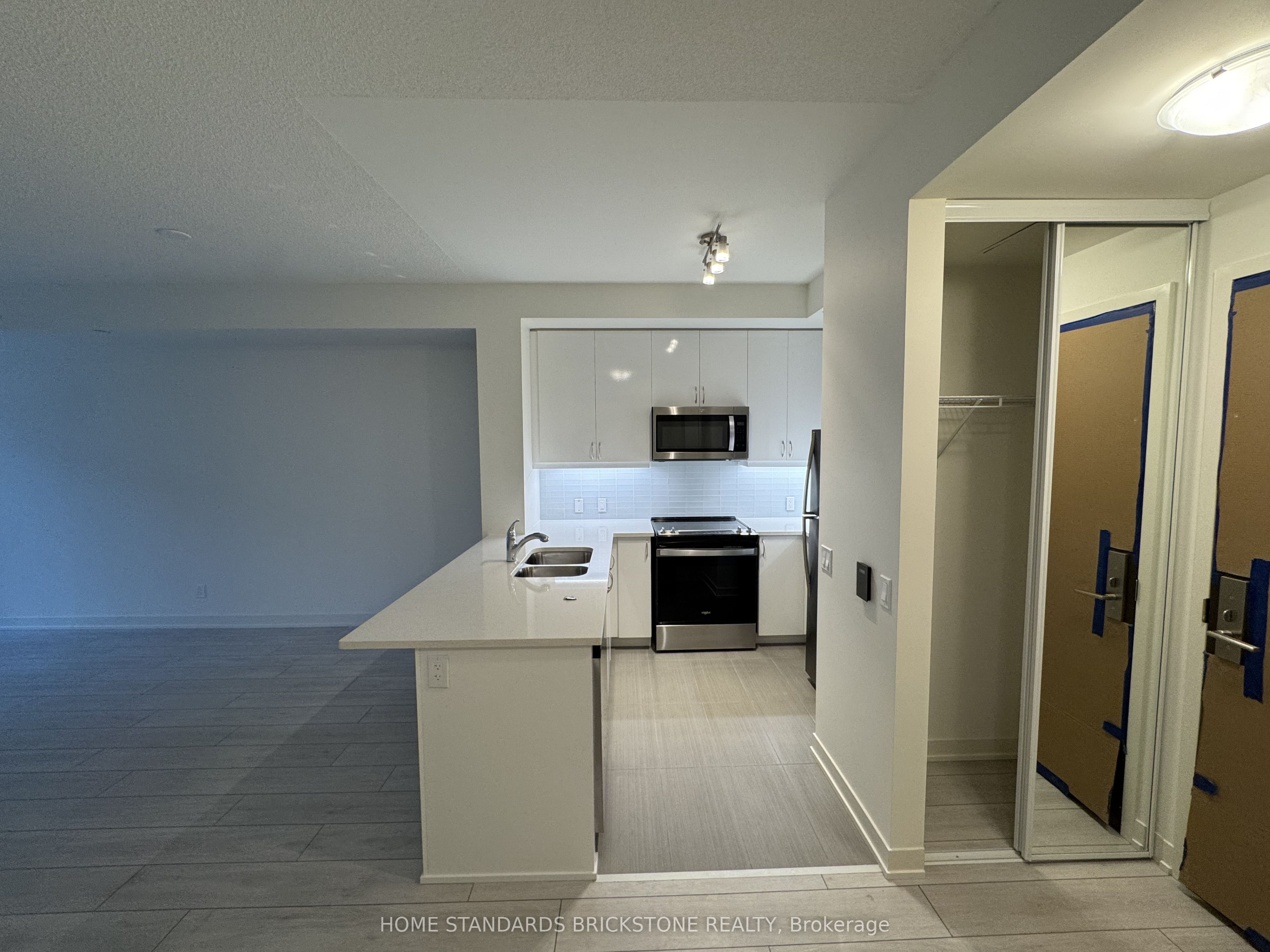4955 Yonge Street 1709, Toronto, ON M2N 5N6 photo 2
