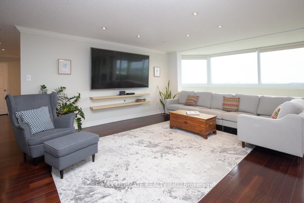 75 Wynford Heights Crescent 2504, Toronto, ON M3C 3H9 photo 2