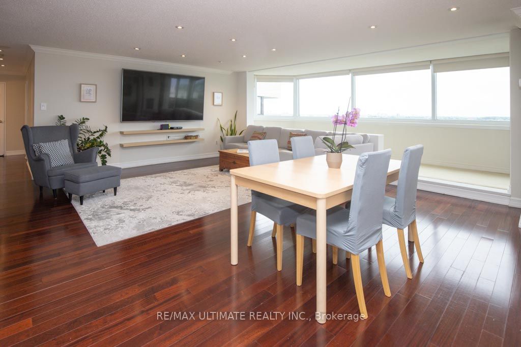 75 Wynford Heights Crescent 2504, Toronto, ON M3C 3H9 photo 3