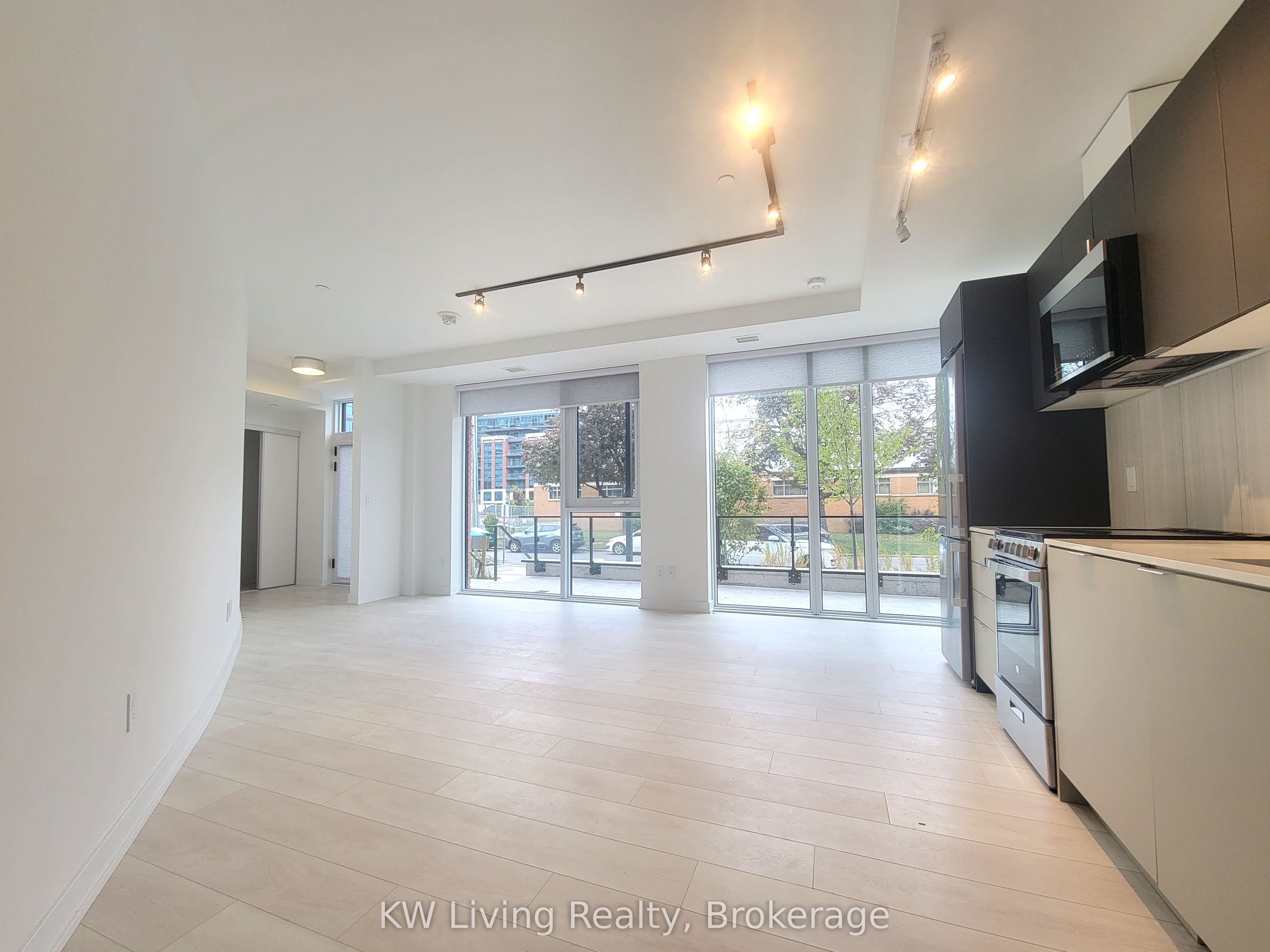 8 Tippett Road 101, Toronto, ON M3H 0E7 photo 3
