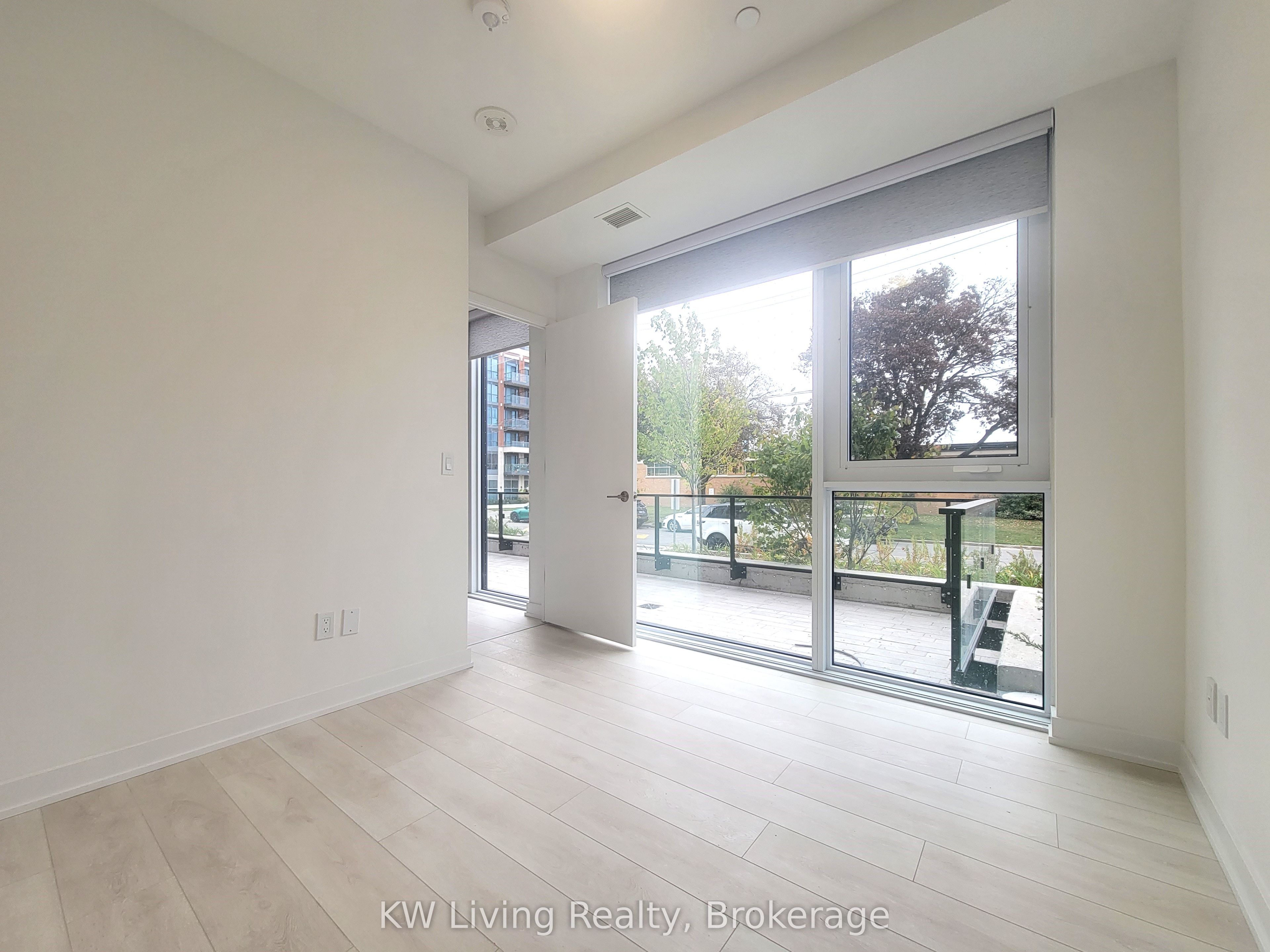8 Tippett Road 101, Toronto, ON M3H 0E7 photo 4