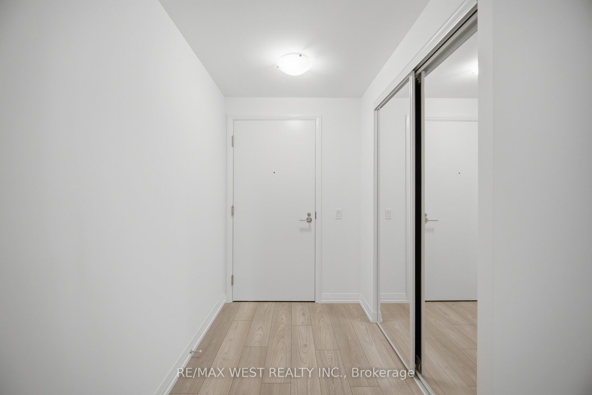 400 King Street W 2208, Toronto, ON M5V 0X8 photo 5