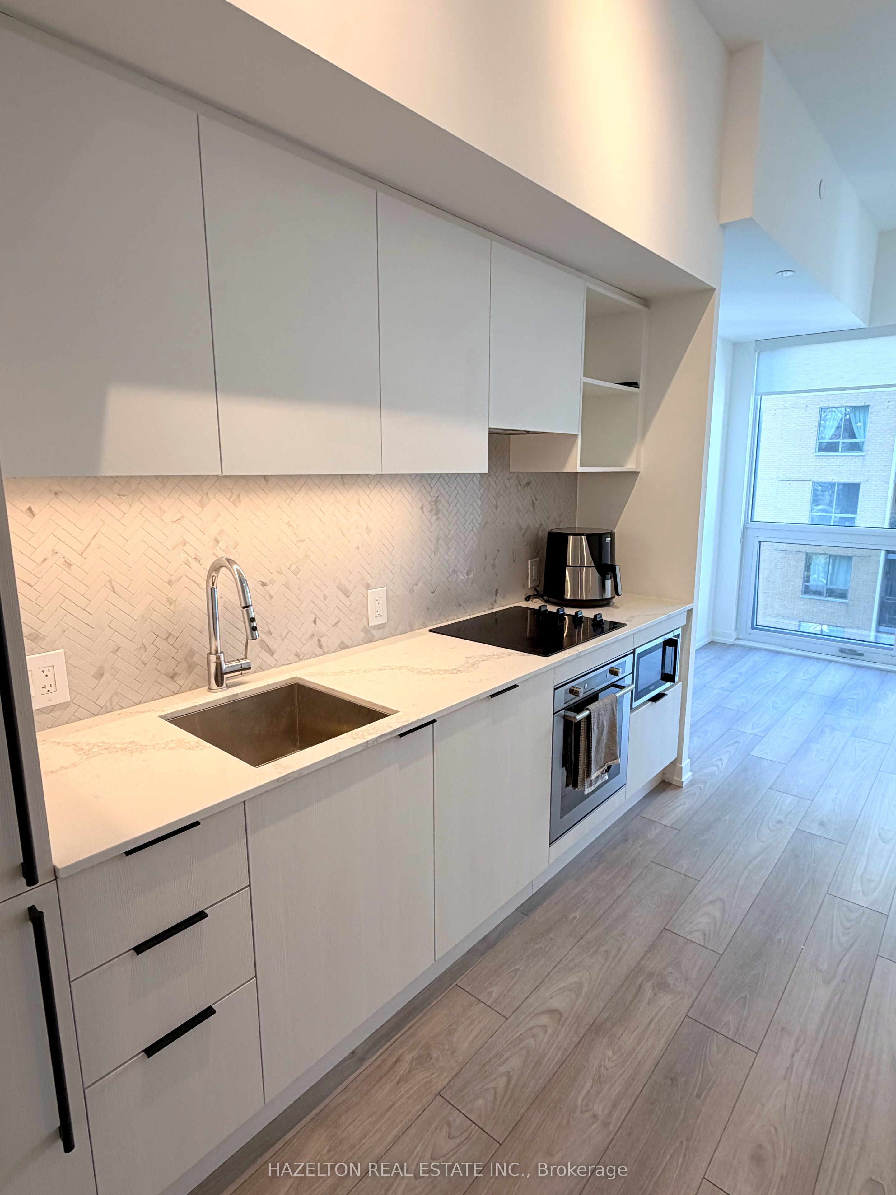 82 Dalhousie Street 1011, Toronto, ON M5B 0C5