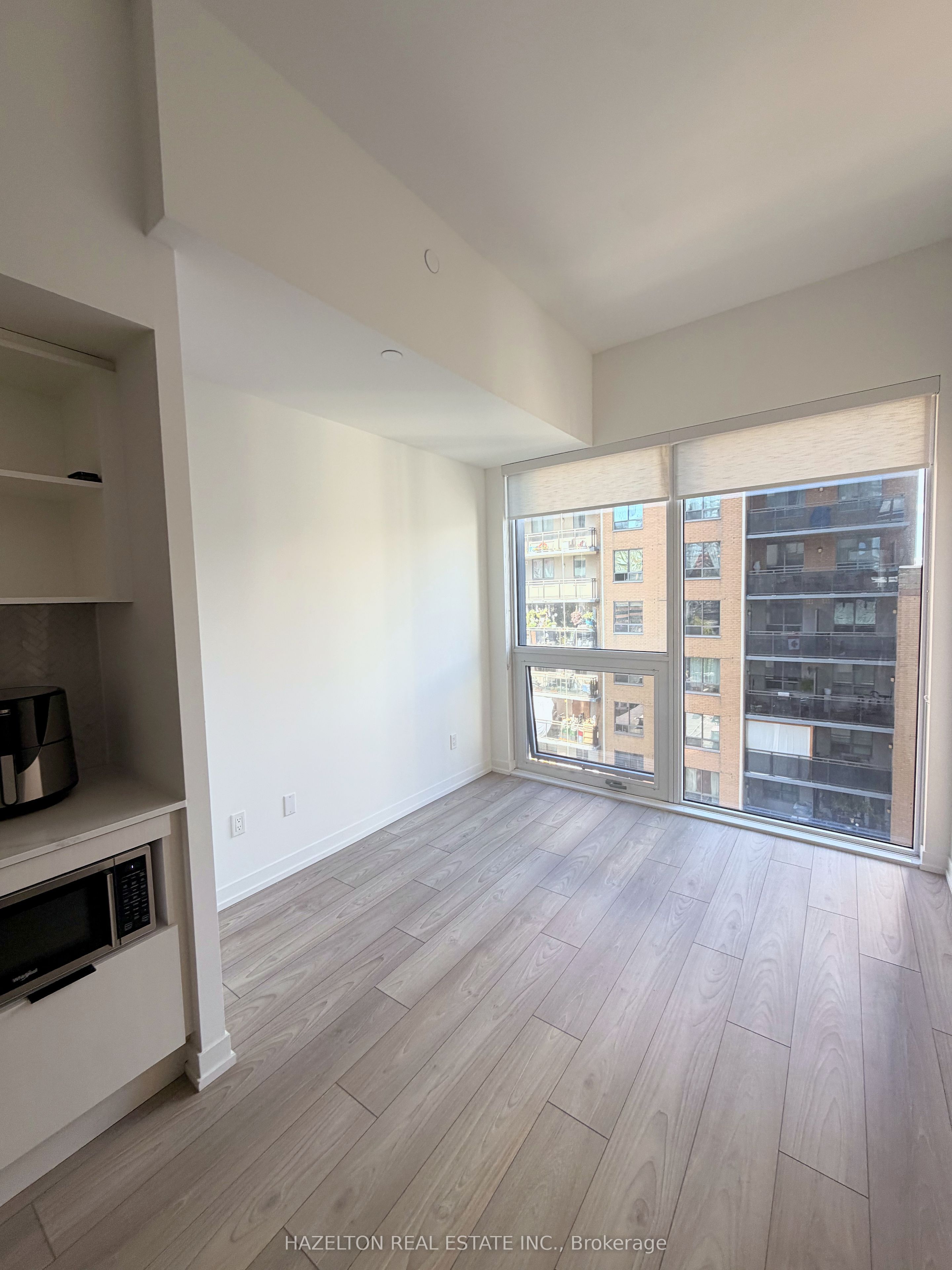 82 Dalhousie Street 1011, Toronto, ON M5B 0C5 photo 3