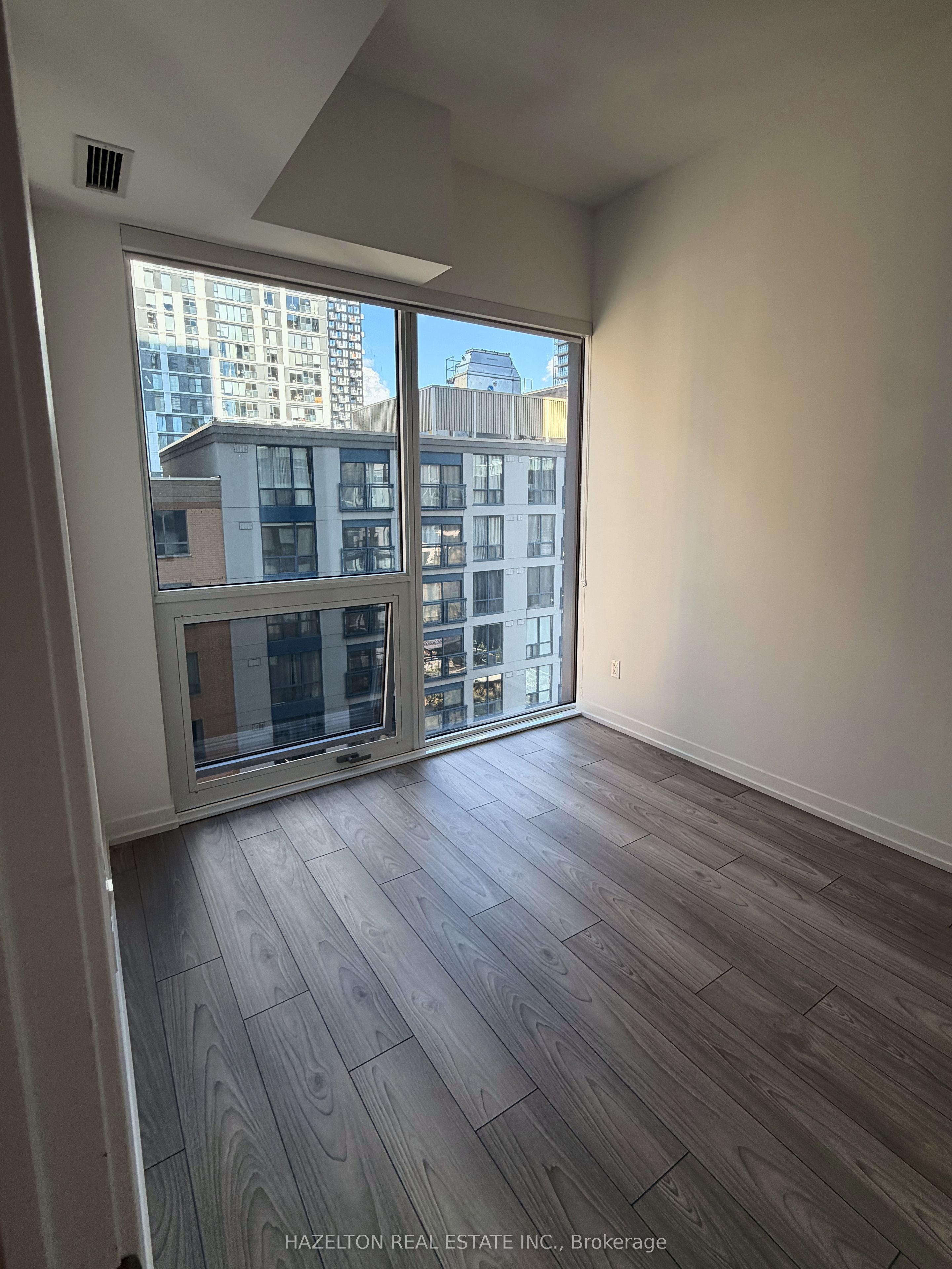 82 Dalhousie Street 1011, Toronto, ON M5B 0C5 photo 4