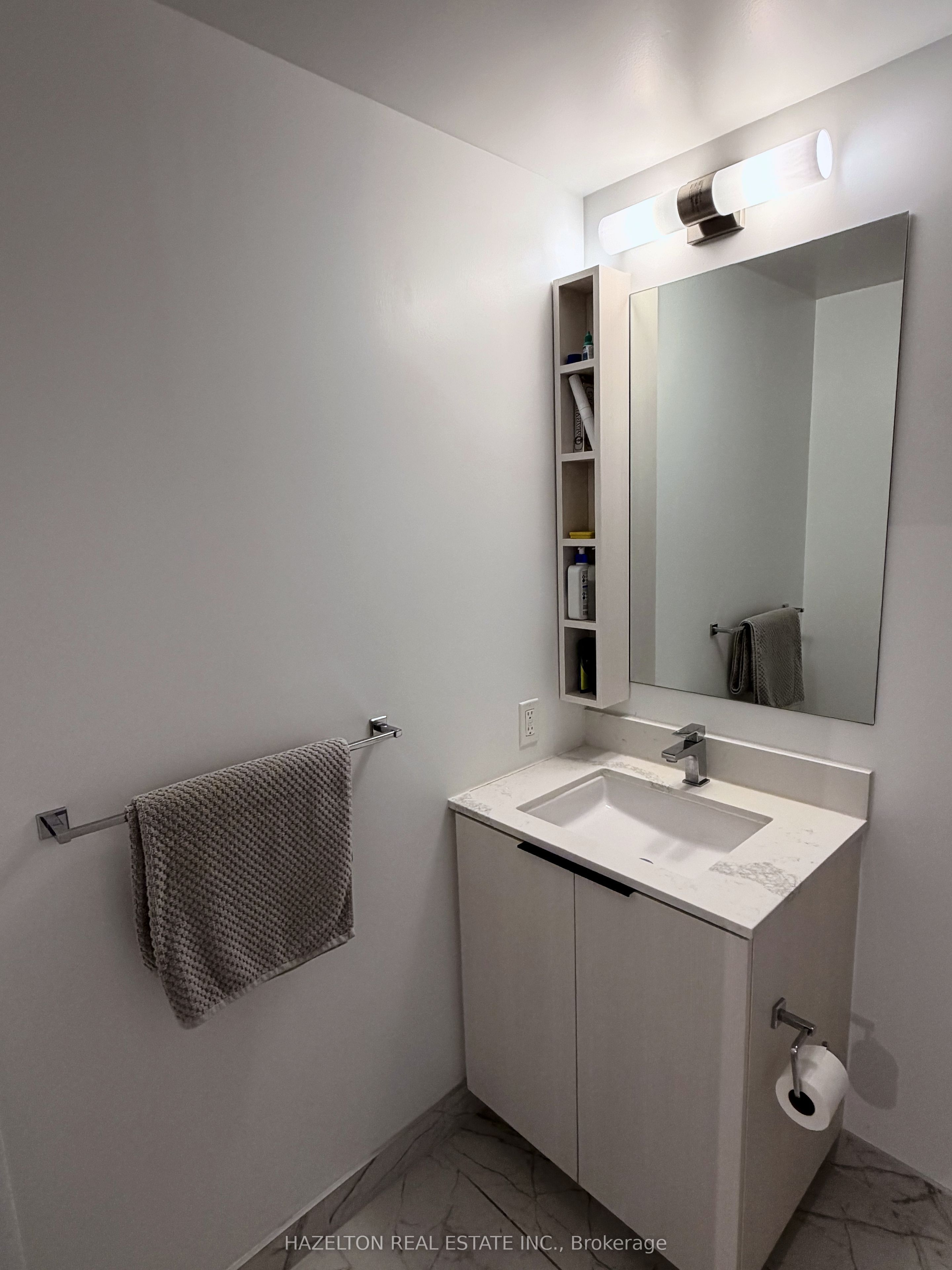 82 Dalhousie Street 1011, Toronto, ON M5B 0C5 photo 5