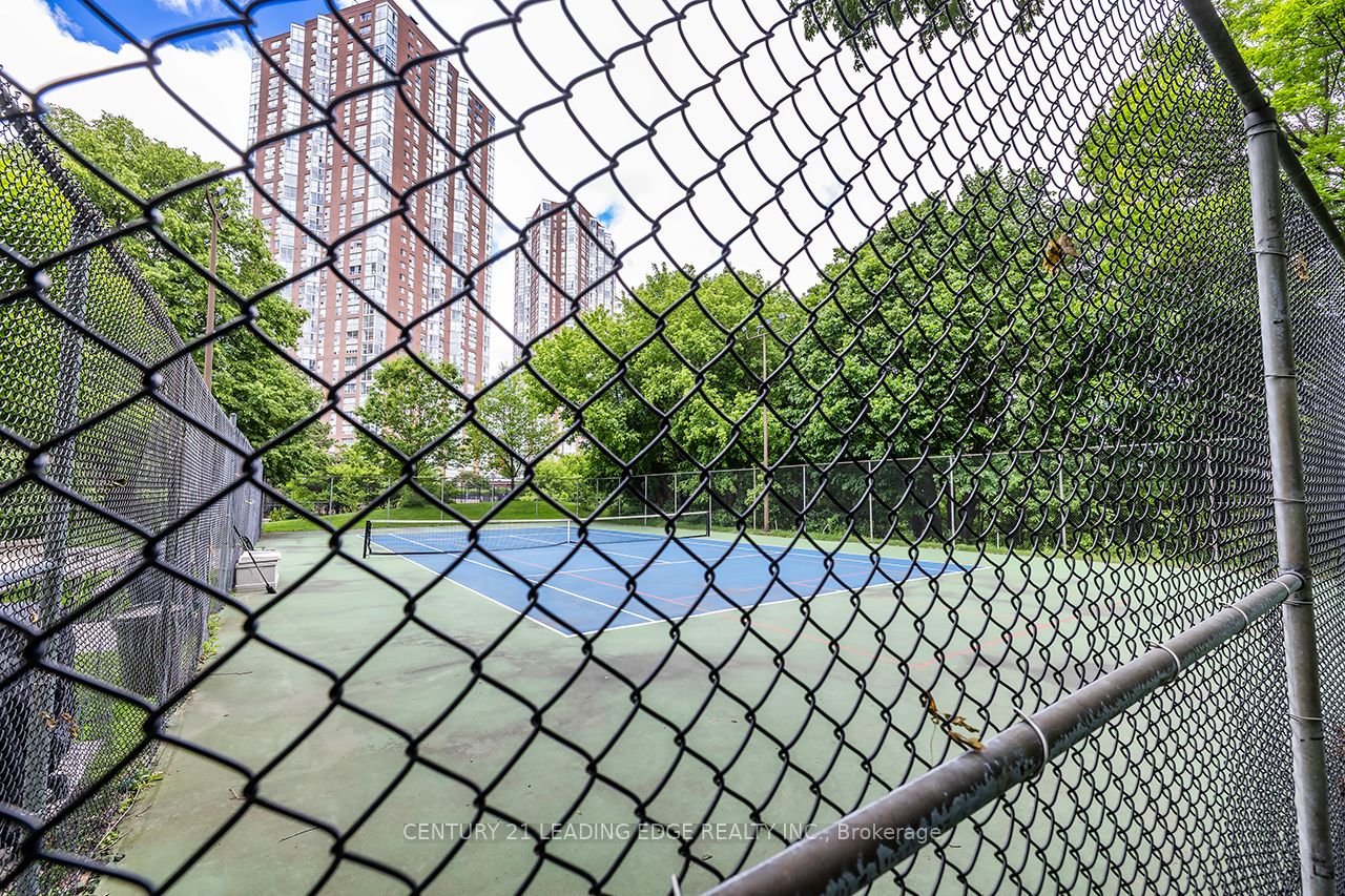 75 Wynford Heights Crescent 1708, Toronto, ON M3C 3H9 photo 3