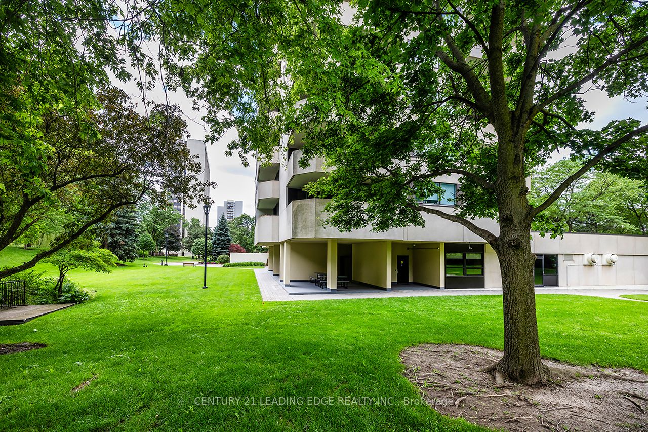 75 Wynford Heights Crescent 1708, Toronto, ON M3C 3H9 photo 4