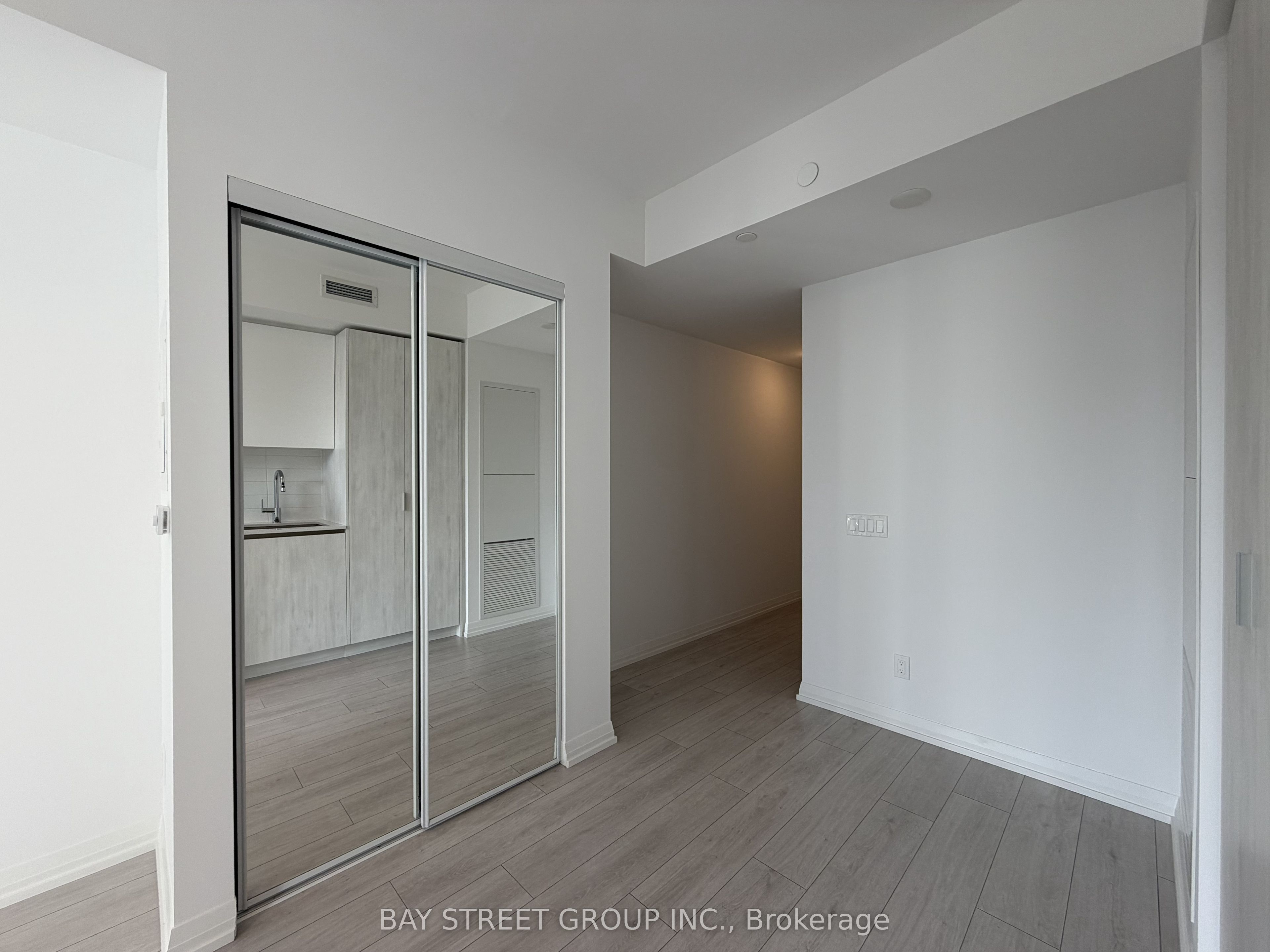 400 King Street W 2216, Toronto, ON M5V 0X8 photo 3