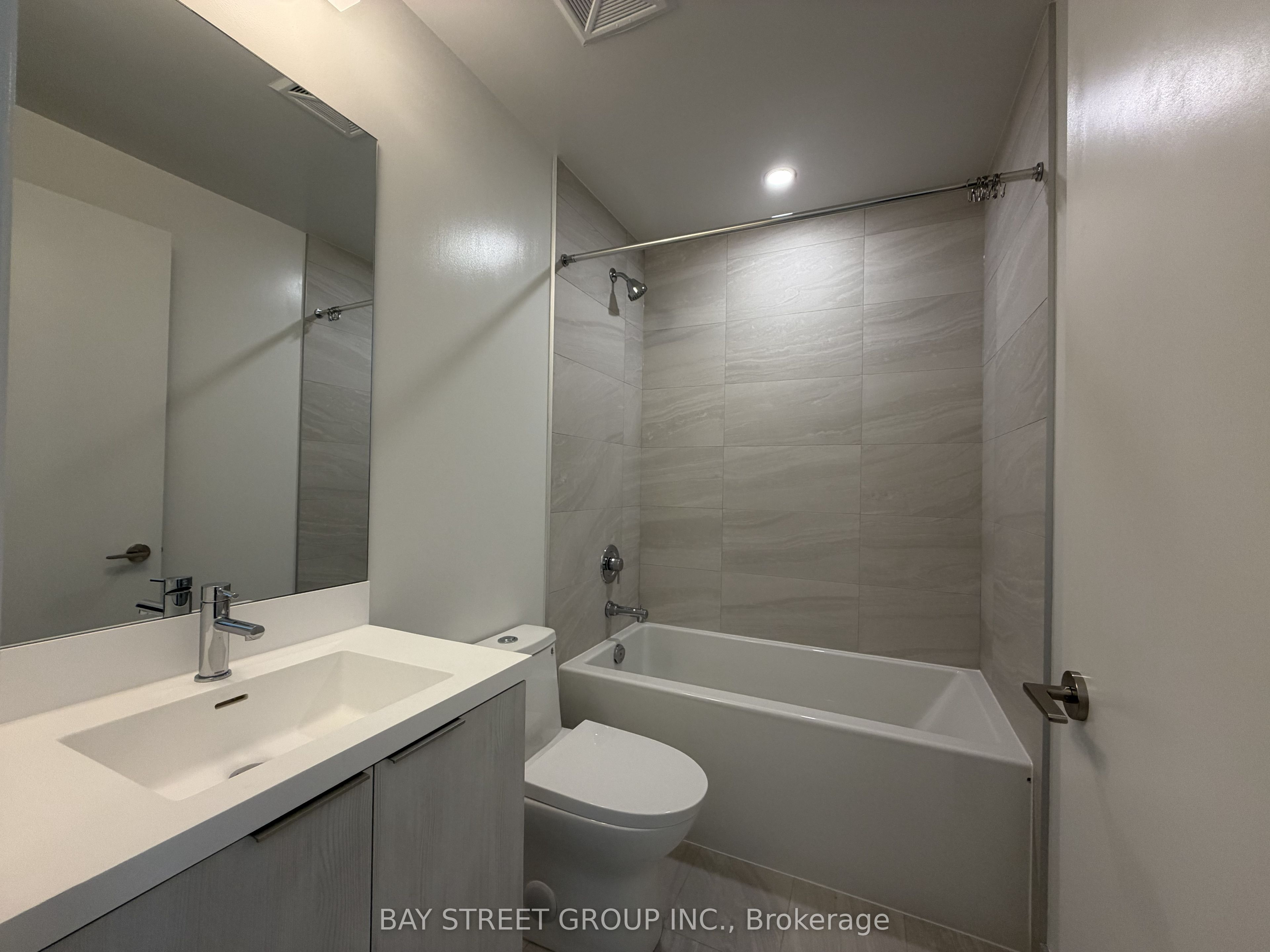 400 King Street W 2216, Toronto, ON M5V 0X8 photo 4