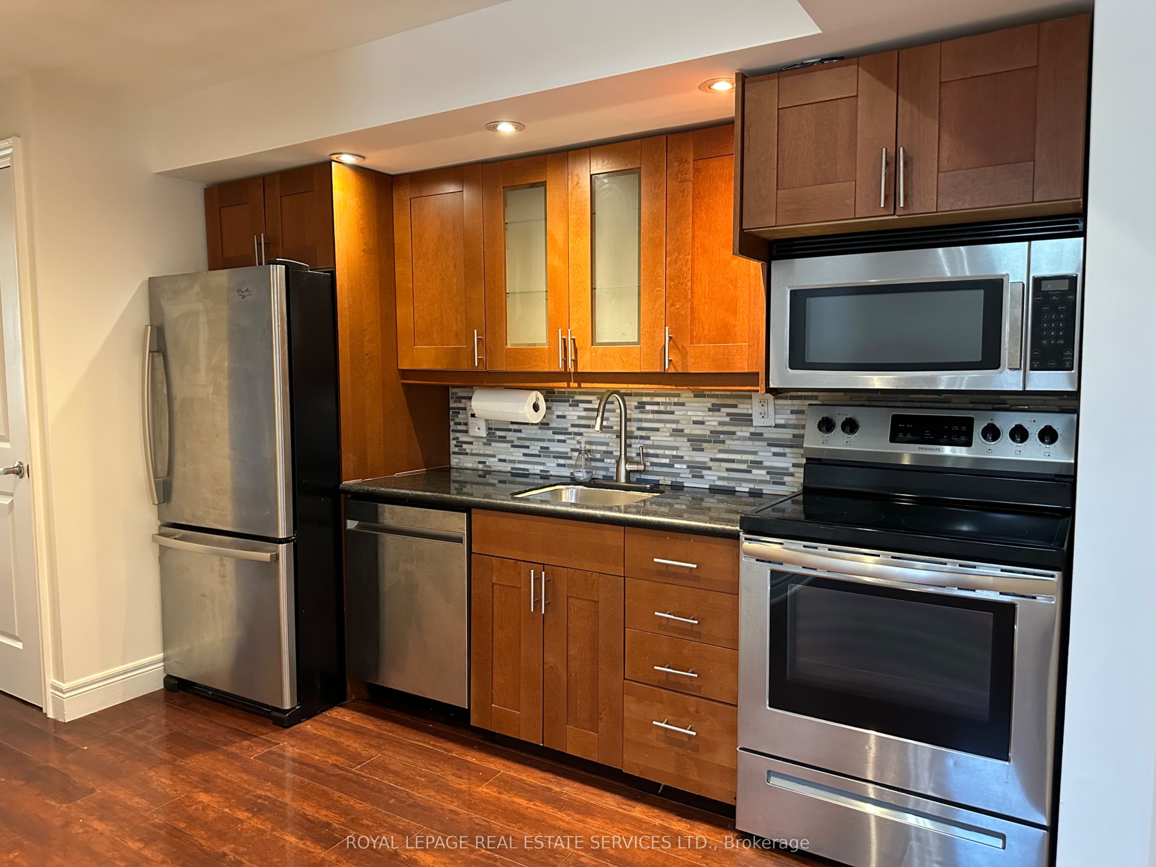 87 Lawrence Avenue W lower, Toronto, ON M5M 1A7 photo 4