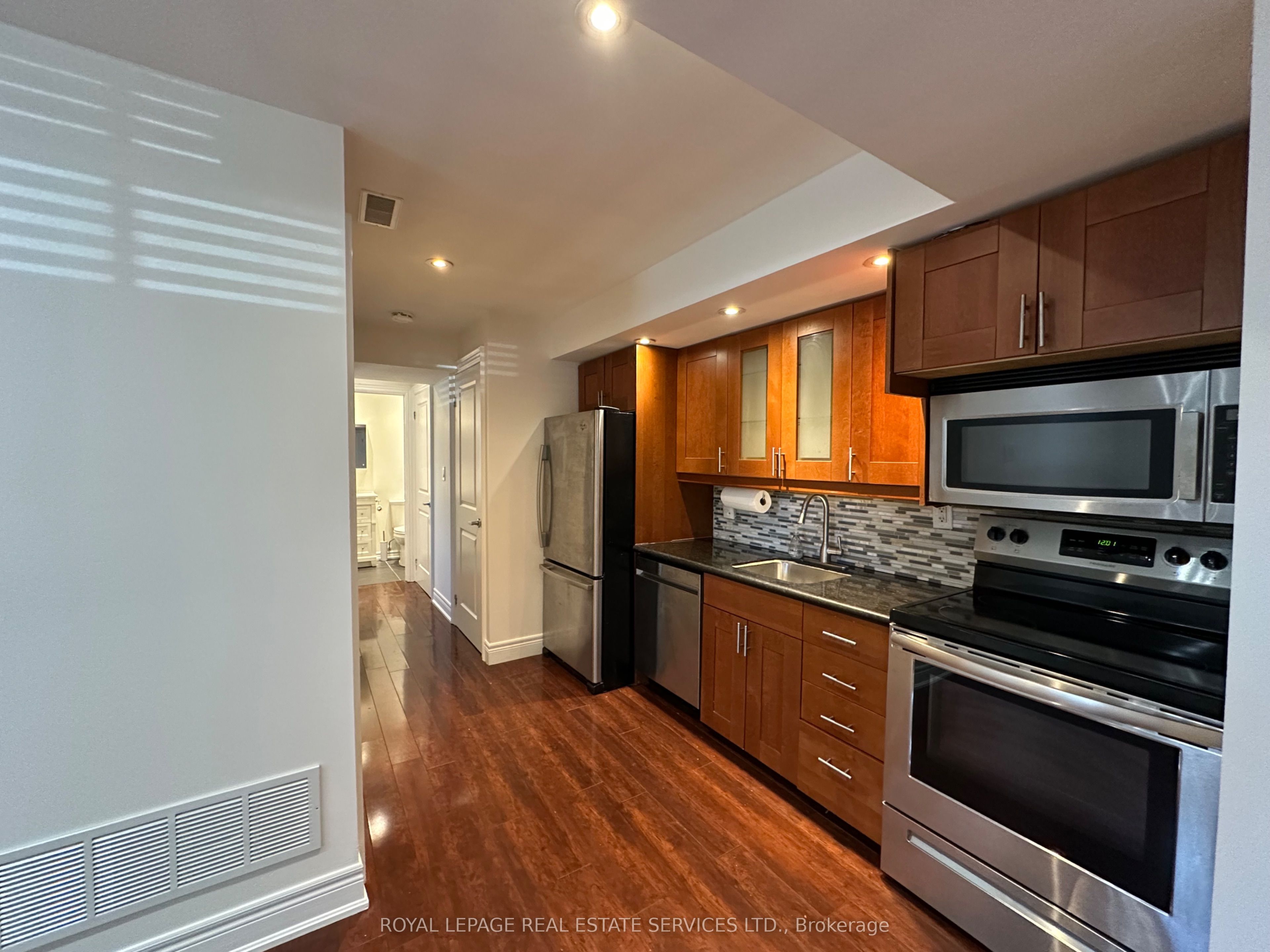 87 Lawrence Avenue W lower, Toronto, ON M5M 1A7 photo 5