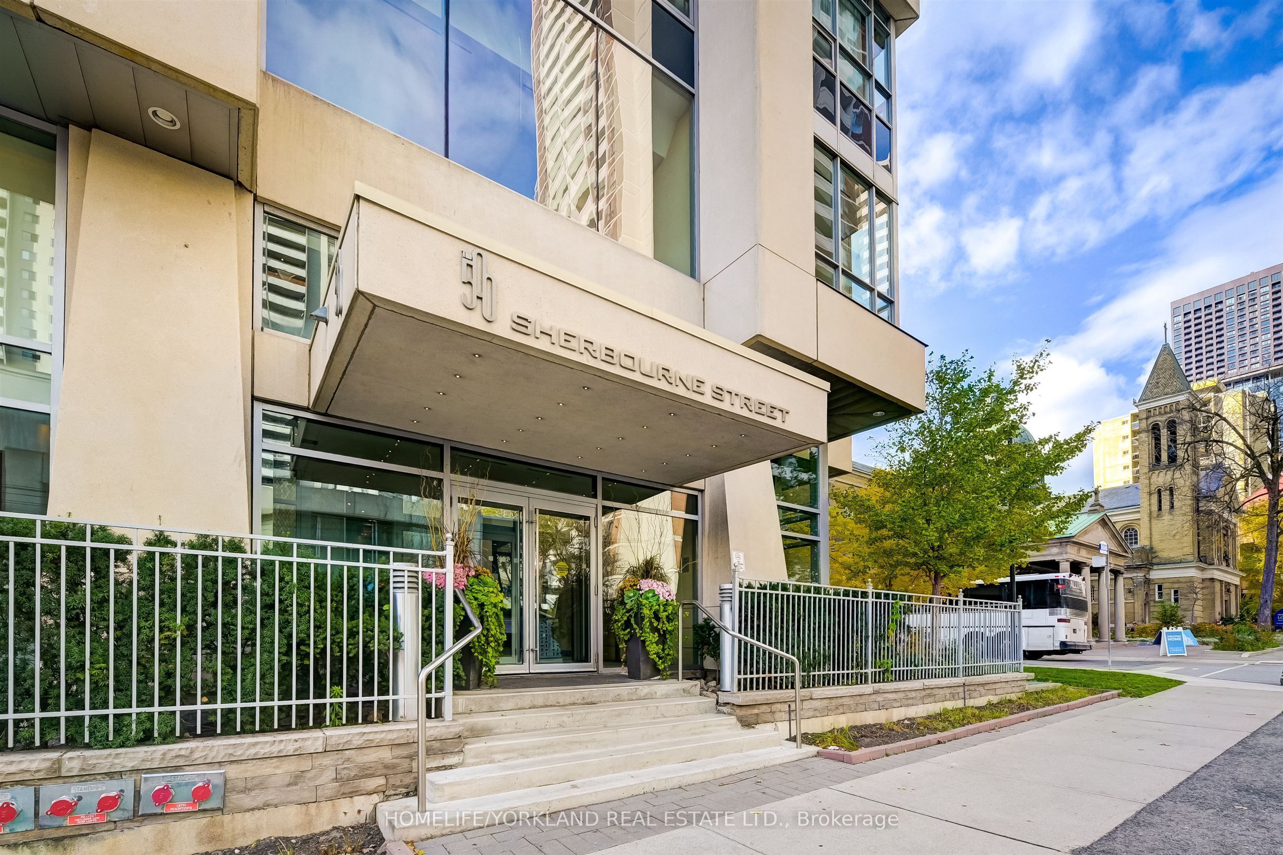 500 Sherbourne Street 2703, Toronto, ON M4X 1L1 photo 3