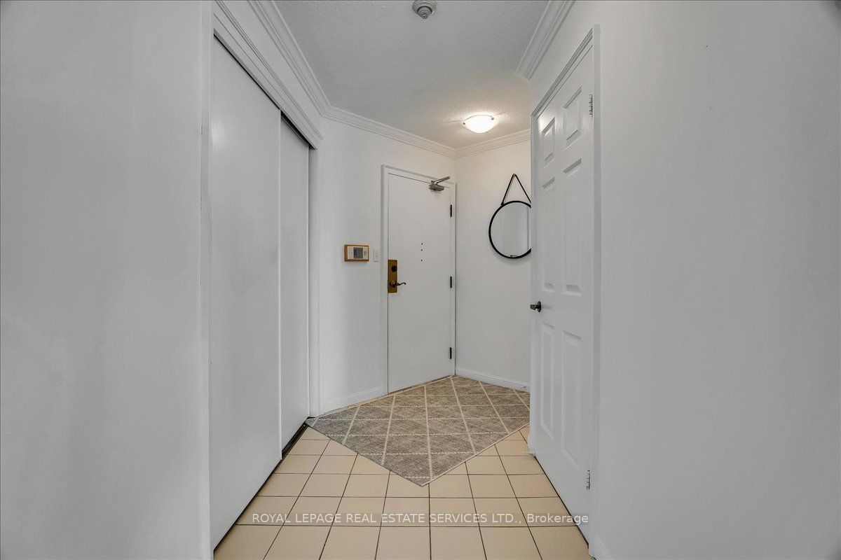 5444 Yonge Street 902, Toronto, ON M2N 6J4 photo 3