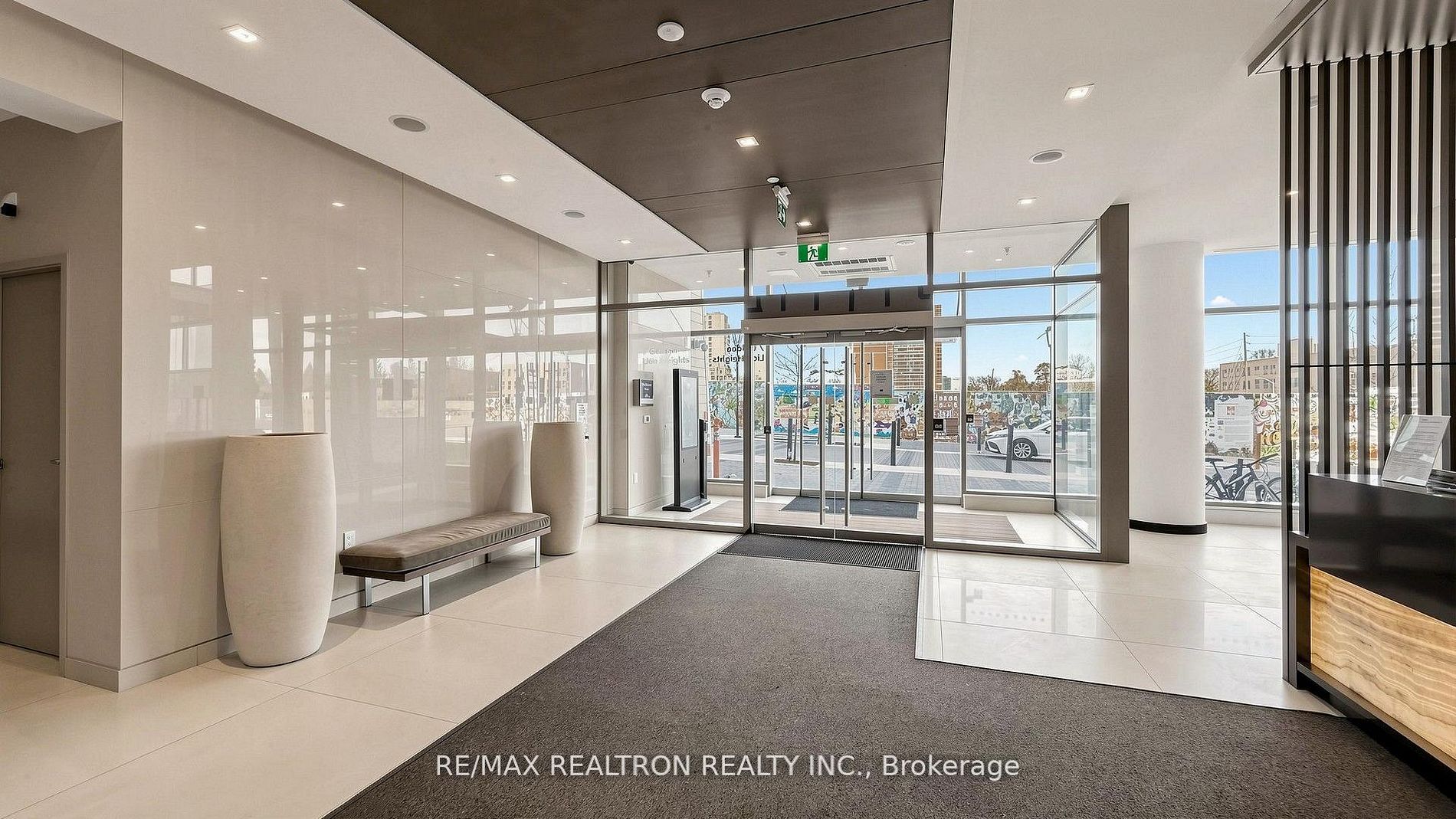 7 Golden Lion Heights N1105, Toronto, ON M2M 0C1 photo 3