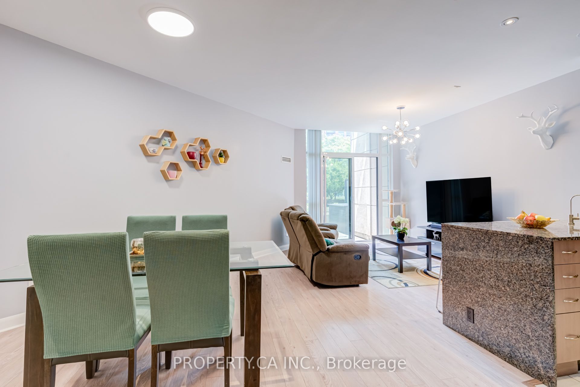 525 Wilson Avenue 118, Toronto, ON M3H 0A7 photo 5