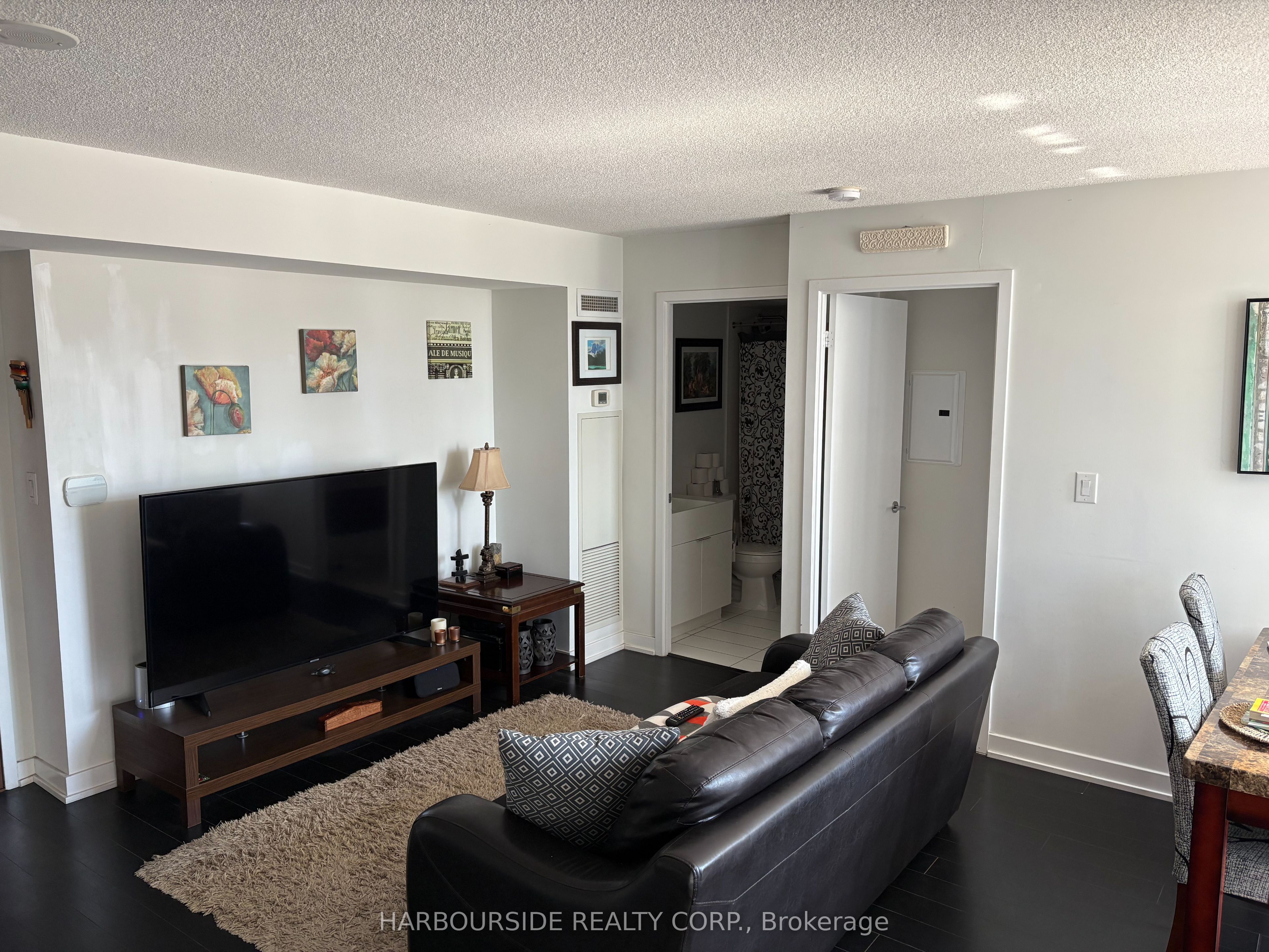 10 Capreol Court 1501, Toronto, ON M5V 4B3 photo 5