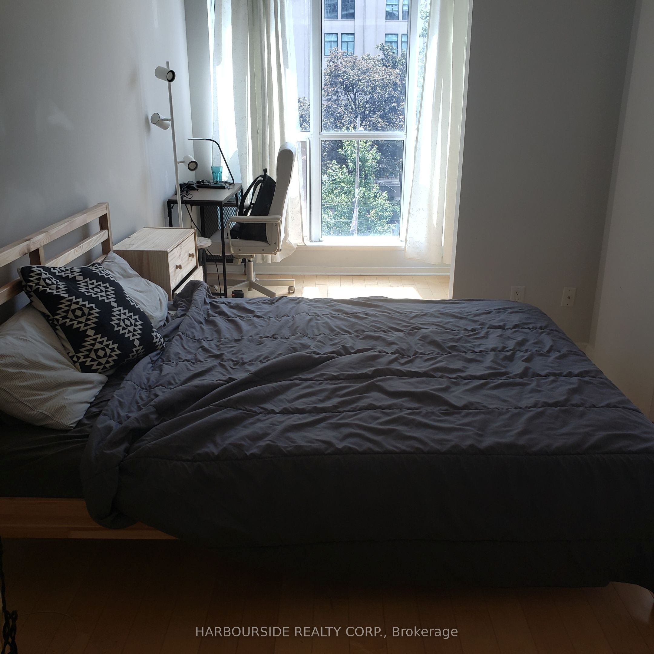 208 Queens Quay Boulevard W 303, Toronto, ON M5J 2Y5 photo 4